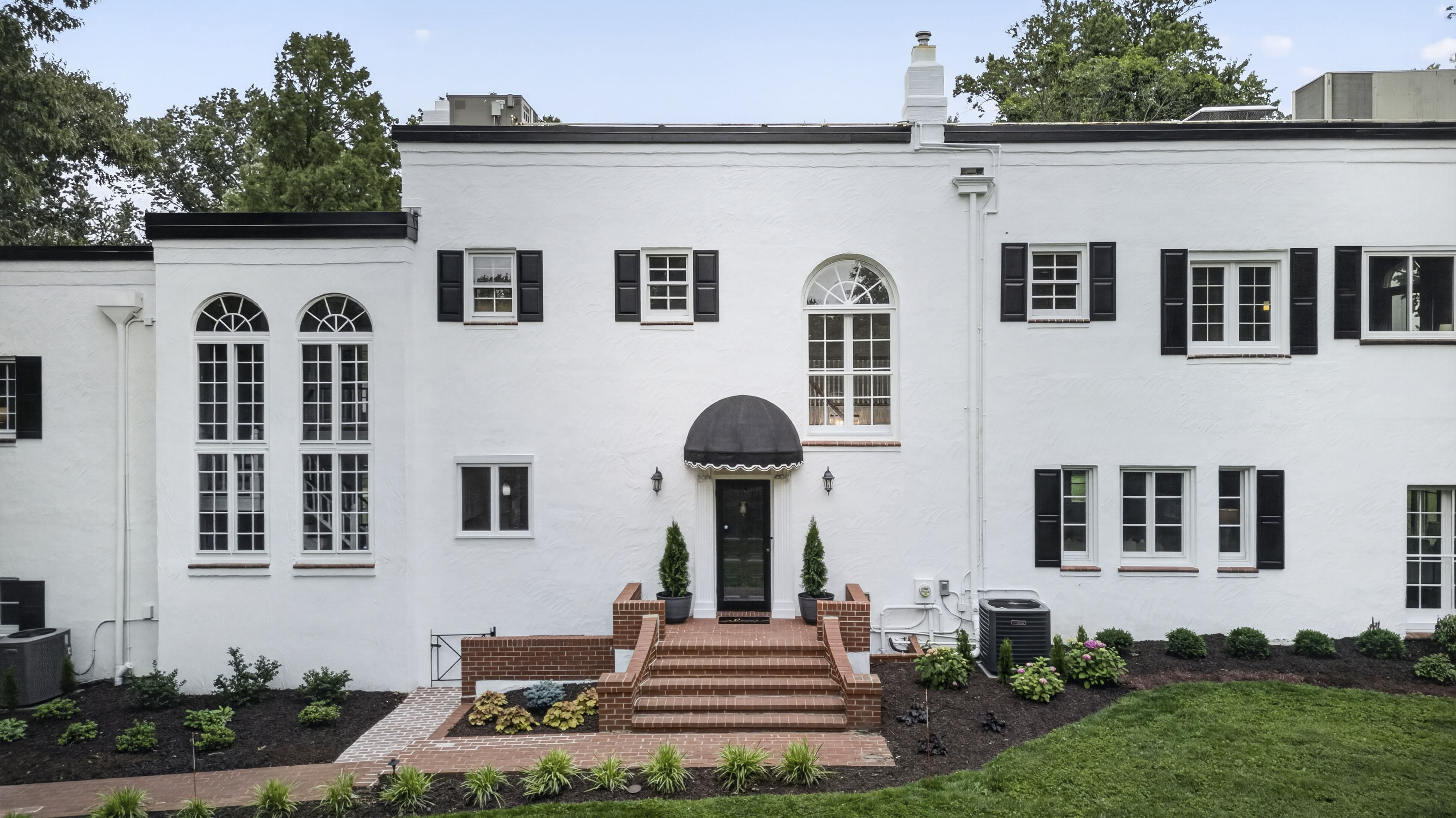  Timeless Mediterranean Revival Blends European Elegance & Hollywood Glamour - 物件實景