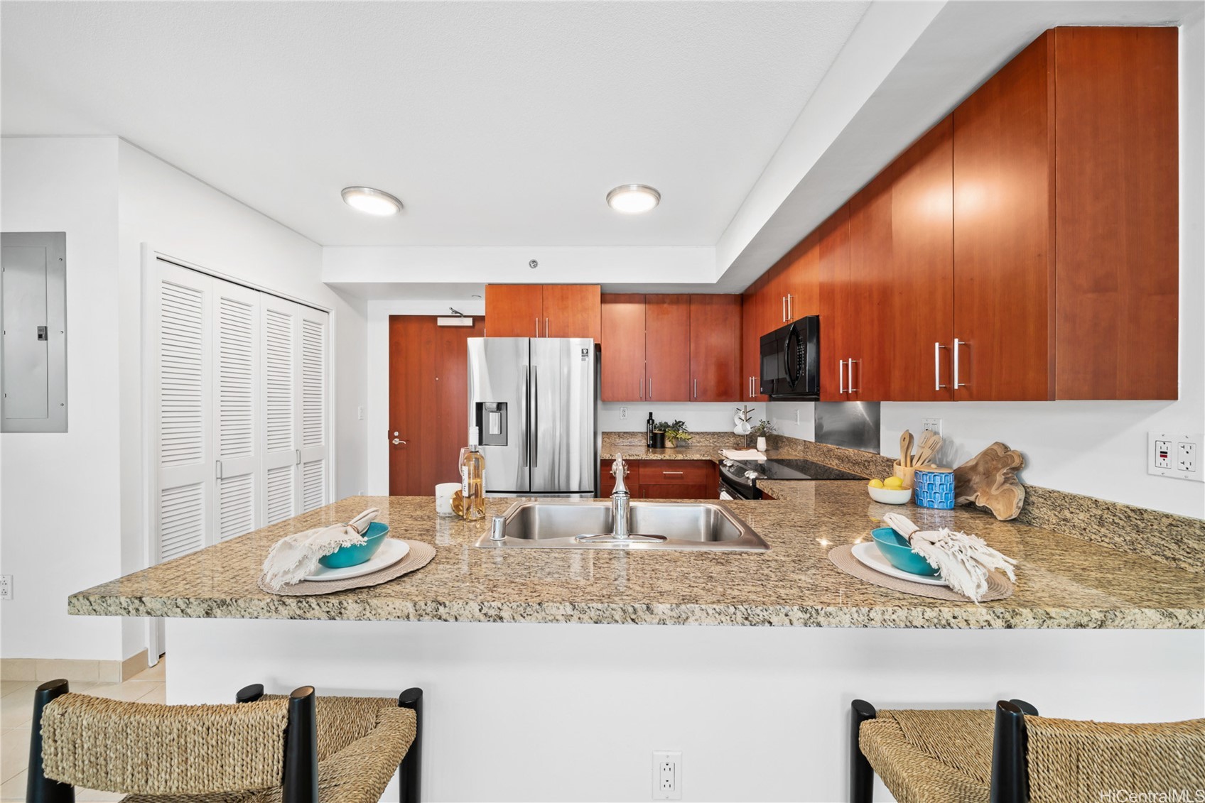 Honolulu, Hawaii, 96814, United States, 1 Bedroom Bedrooms, ,1 BathroomBathrooms,Residential,For Sale,1866206