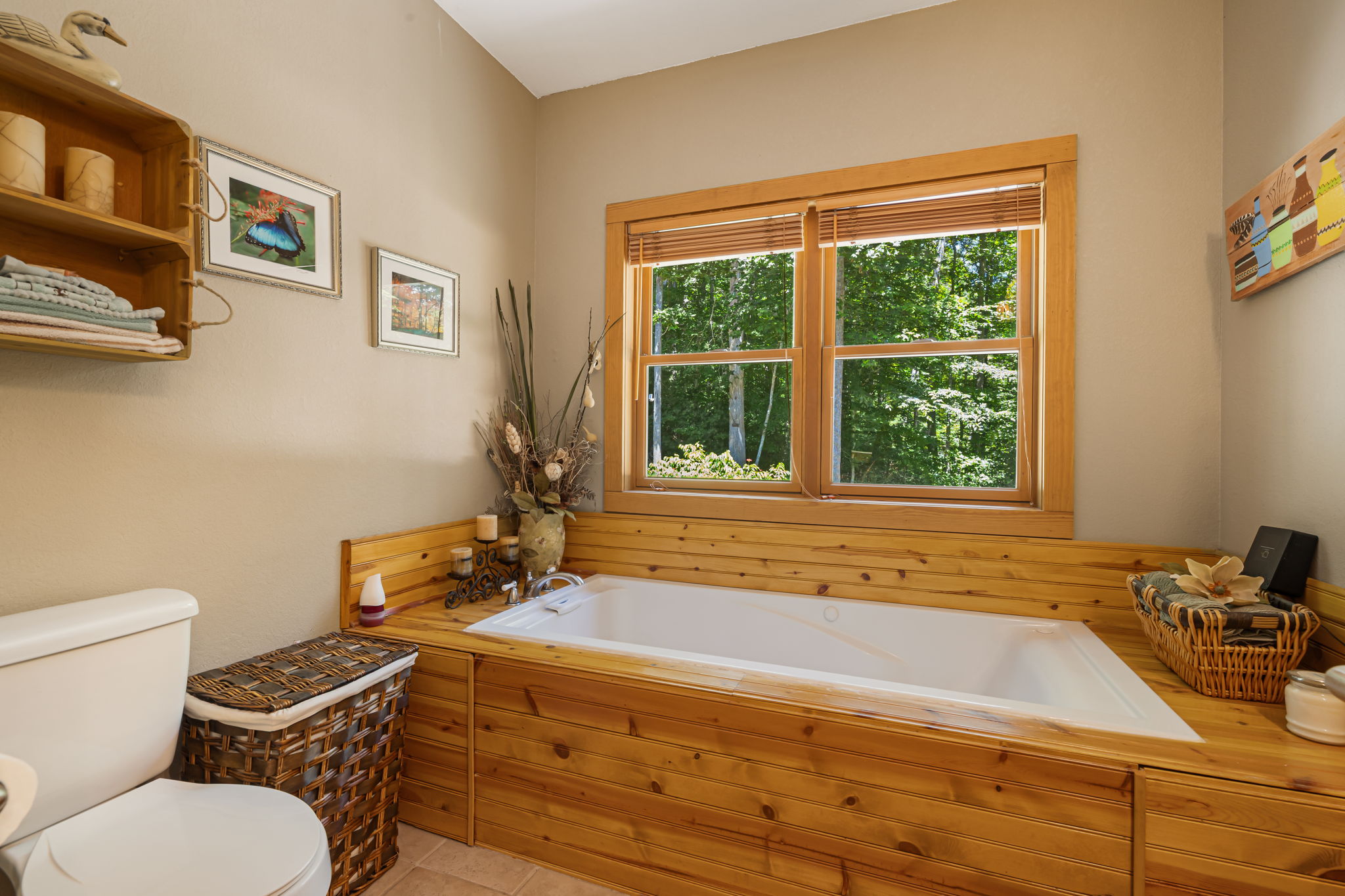 Burnsville, North Carolina, 28714, United States, 2 Bedrooms Bedrooms, ,Residential,For Sale,1931797