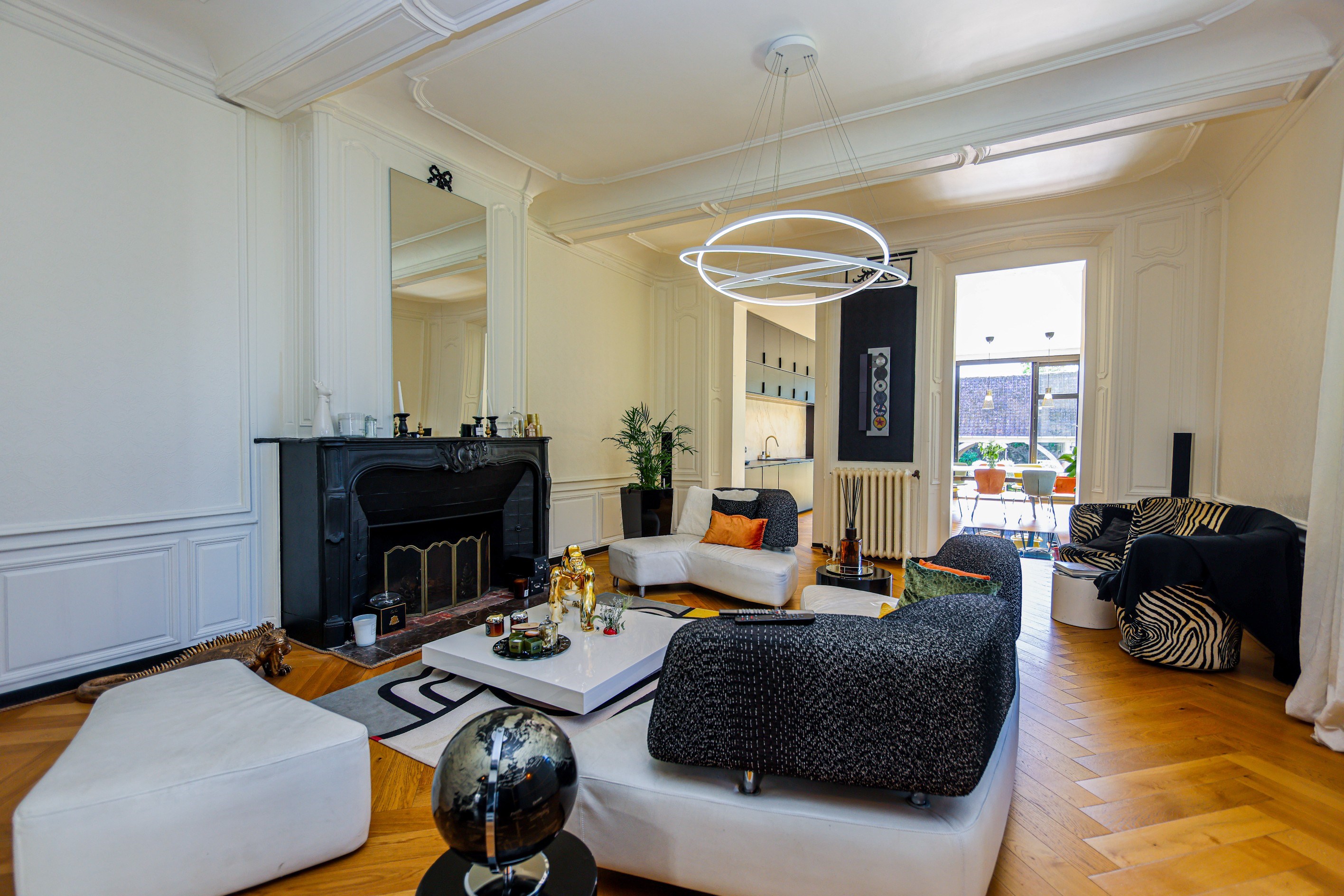  MONTREUIL AT THE FOOT OF THE RAMPARTS – A STUNNING 18TH-CENTURY MANSION - 物件實景