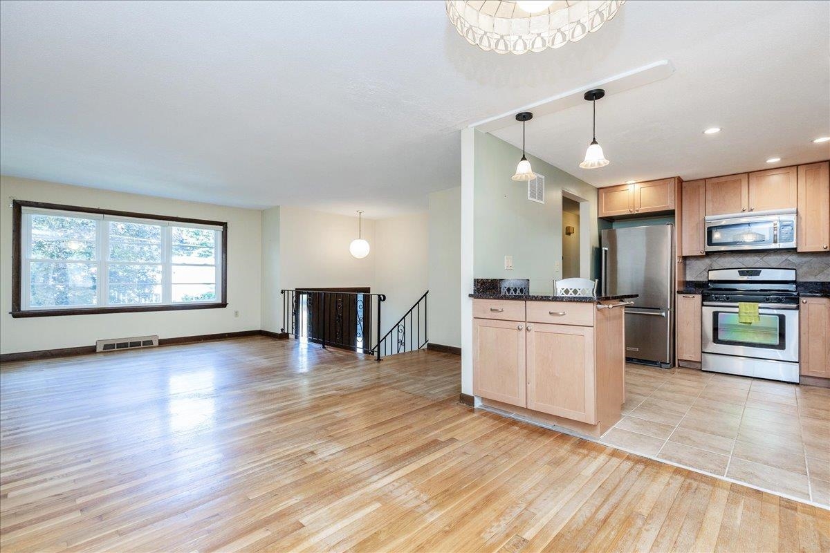 Merrimack, New Hampshire, 03054, United States, 3 Bedrooms Bedrooms, ,2 BathroomsBathrooms,Residential,For Sale,1937626