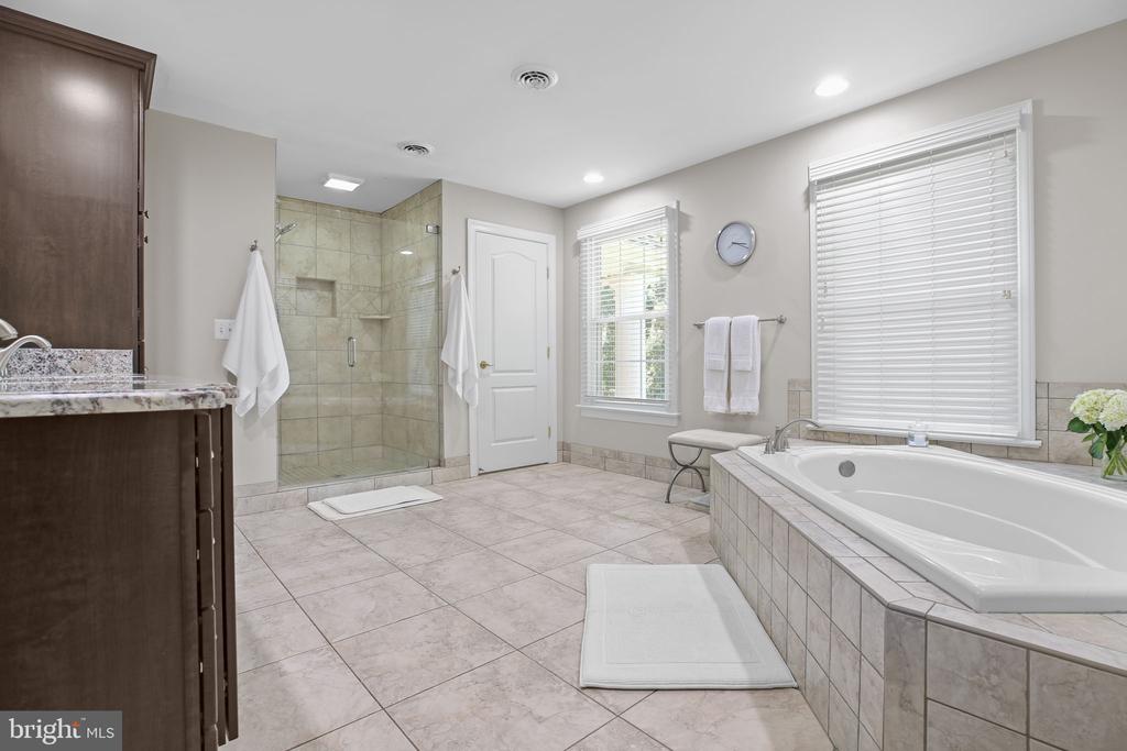 Fredericksburg, Virginia, 22407, United States, 5 Bedrooms Bedrooms, ,5 BathroomsBathrooms,Residential,For Sale,1927805