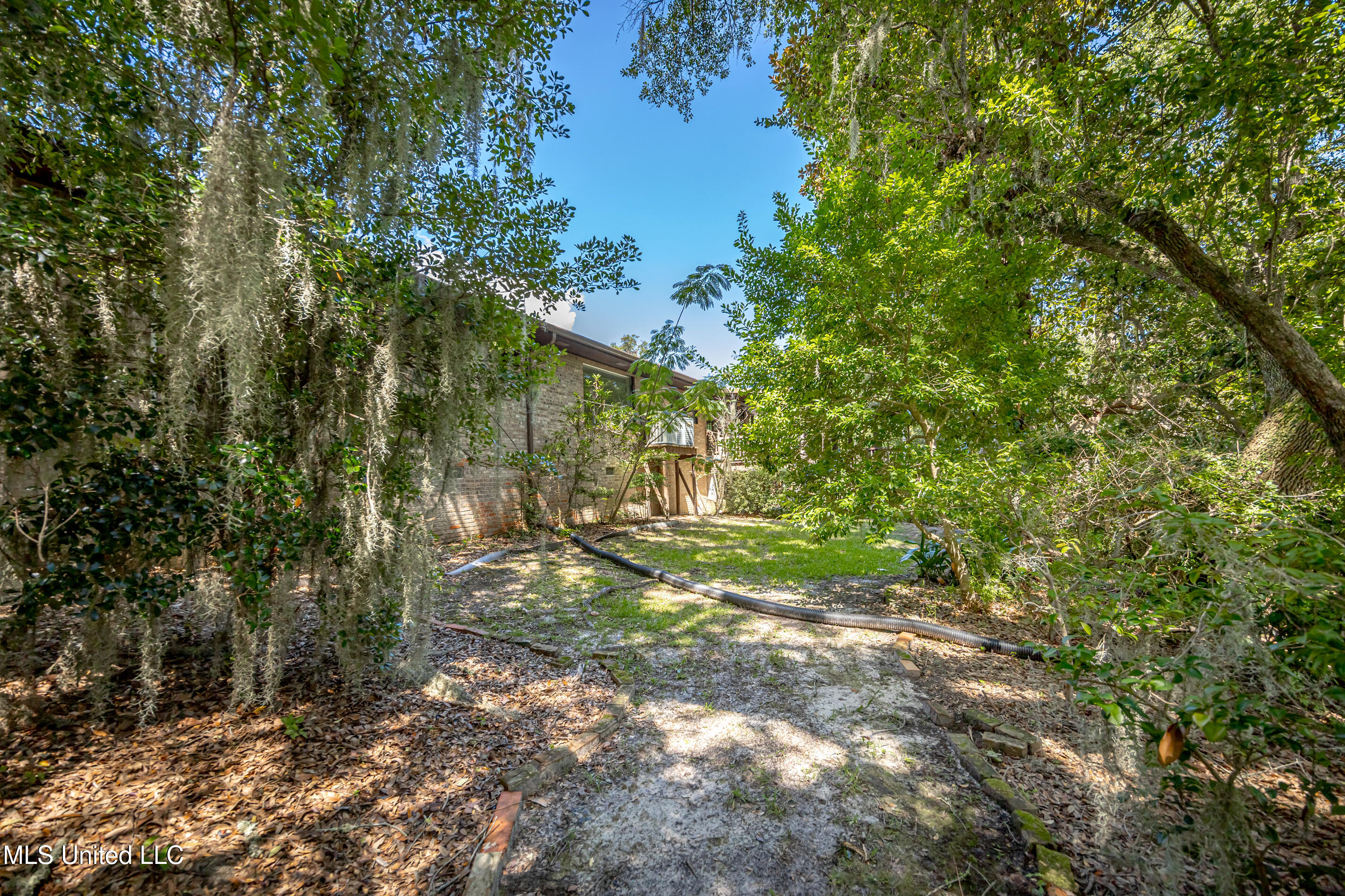 Ocean Springs, Mississippi, 39564, United States, 3 Bedrooms Bedrooms, ,3 BathroomsBathrooms,Residential,For Sale,1903607