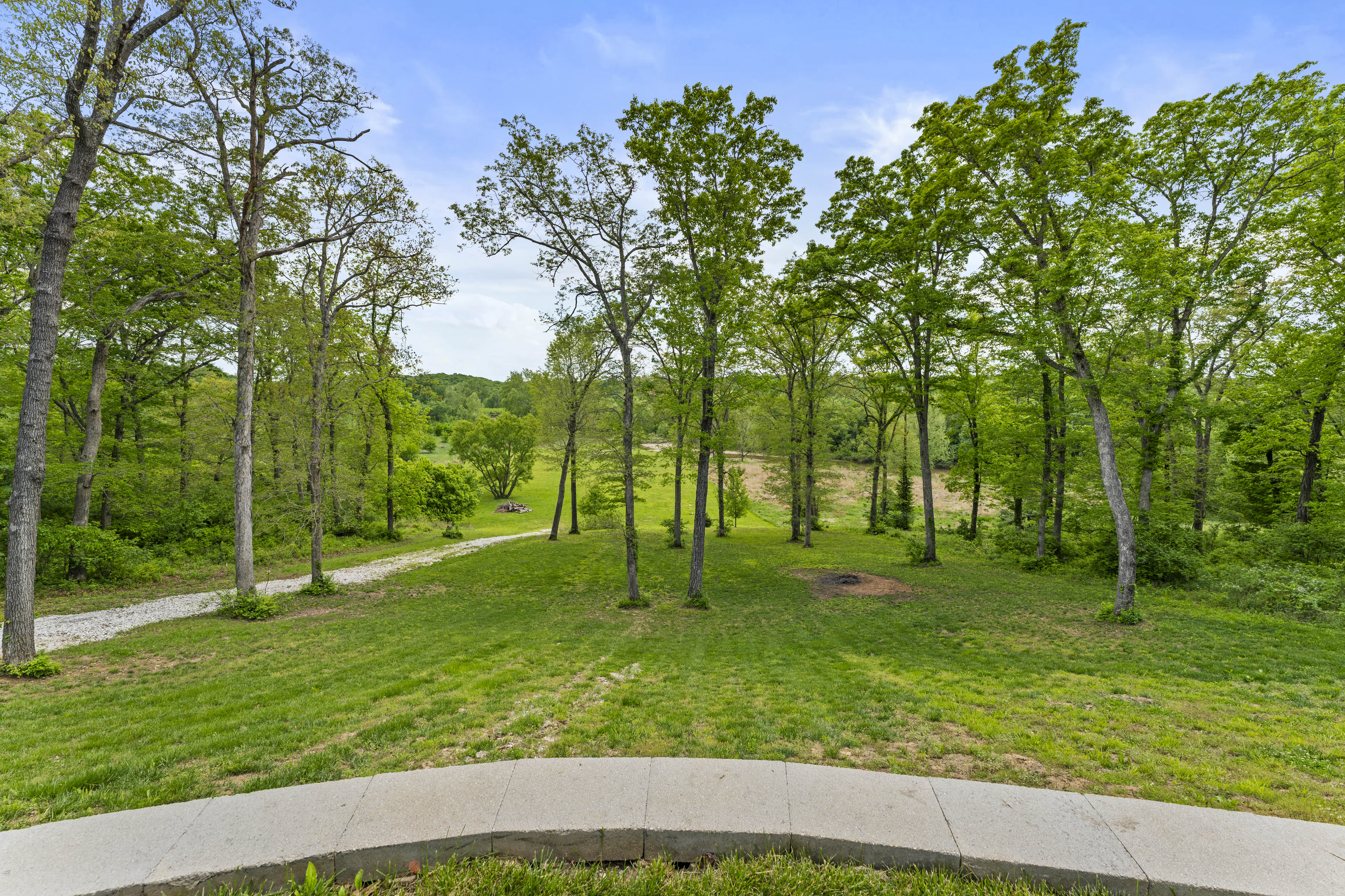 Discover unmatched luxury and versatility in this custom Craftsman-style estate - 物件實景