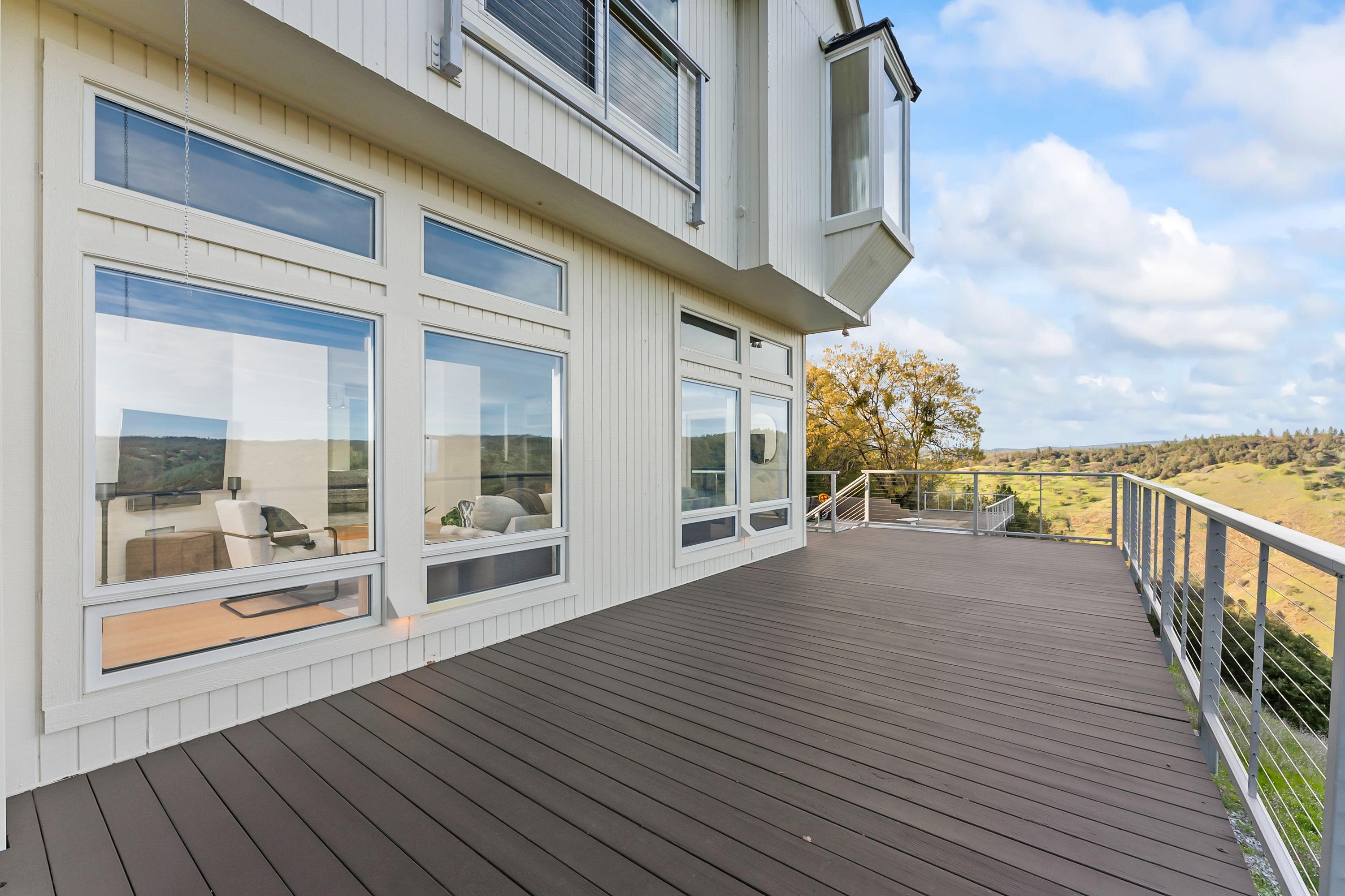  River Views • Pool • A Striking Estate That Makes a Statement - 物件實景