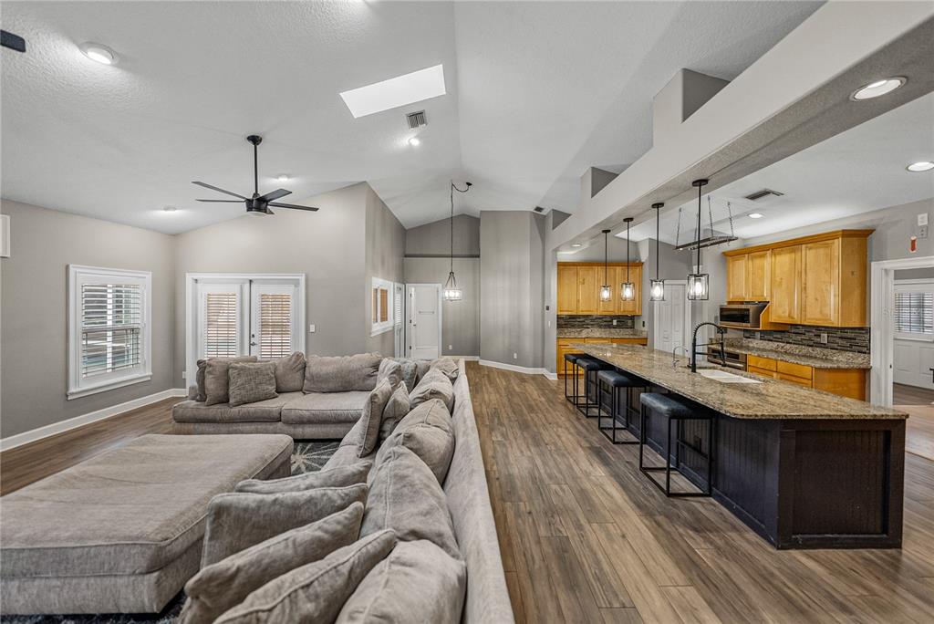 Seffner, Florida, 33584, United States, 5 Bedrooms Bedrooms, ,4 BathroomsBathrooms,Residential,For Sale,1991744