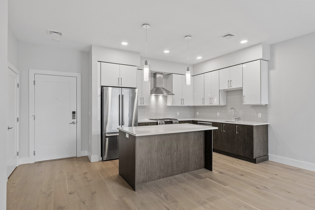 Somerville, Massachusetts, 02143, United States, 2 Bedrooms Bedrooms, ,2 BathroomsBathrooms,Residential,For Sale,1938695