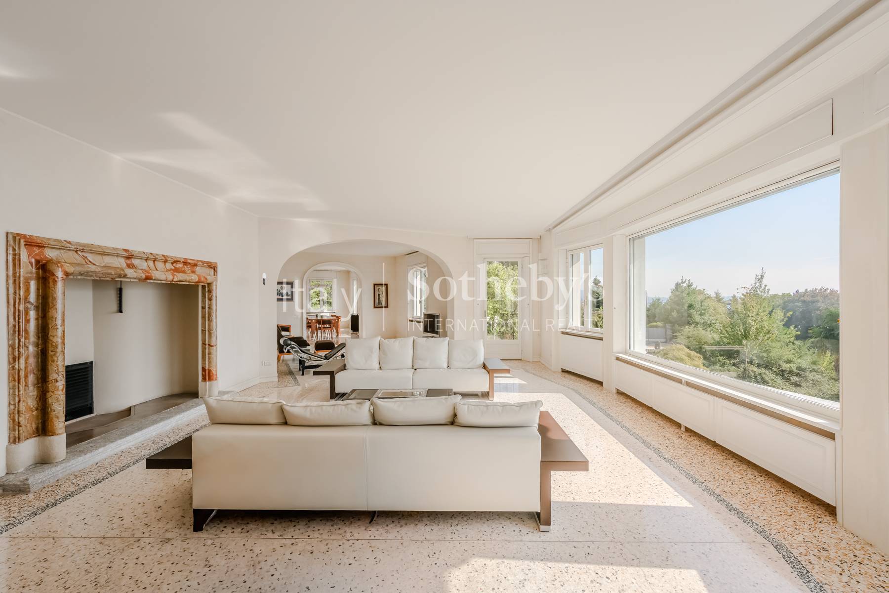  Elegant Villa with a Historic Park and Lake Views - 物件實景