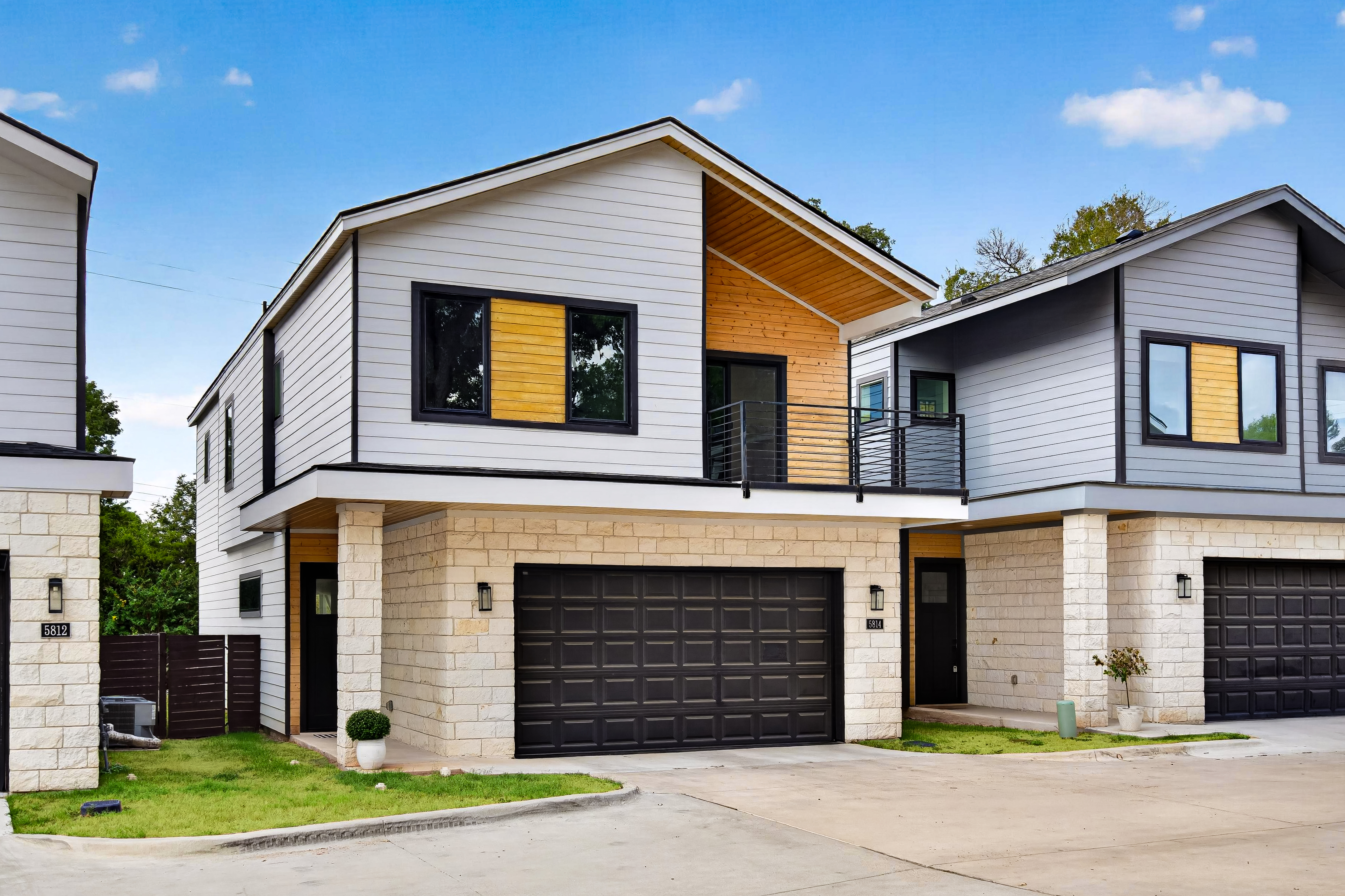  Modern Home with an Entertainer’s Backyard - 物件實景