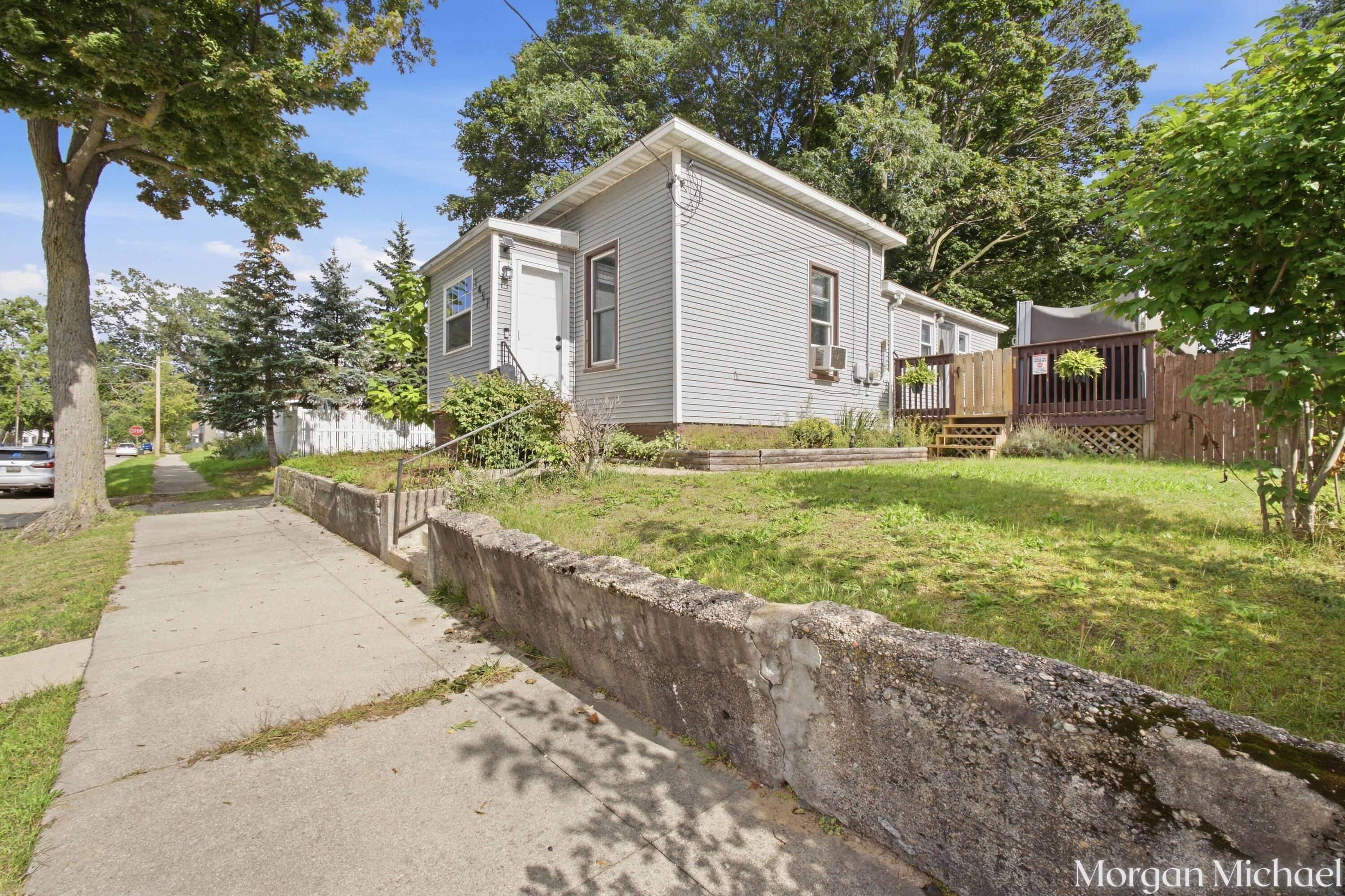 Palmer Ave, Muskegon, MI 49441 #1