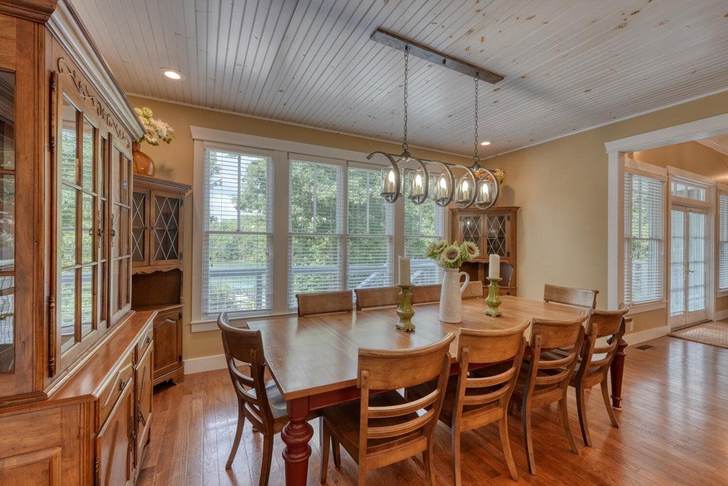Blairsville, Georgia, 30512, United States, 5 Bedrooms Bedrooms, ,6 BathroomsBathrooms,Residential,For Sale,1901332