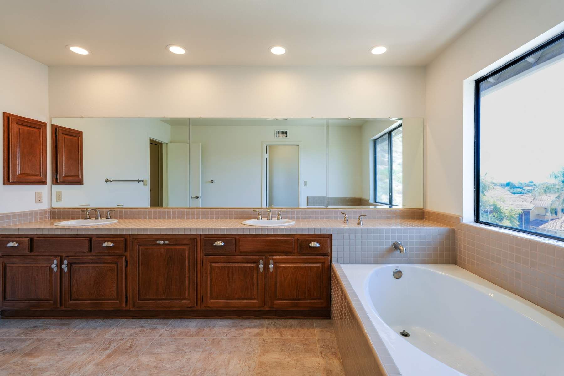  2440 Flintridge Drive - 物件實景