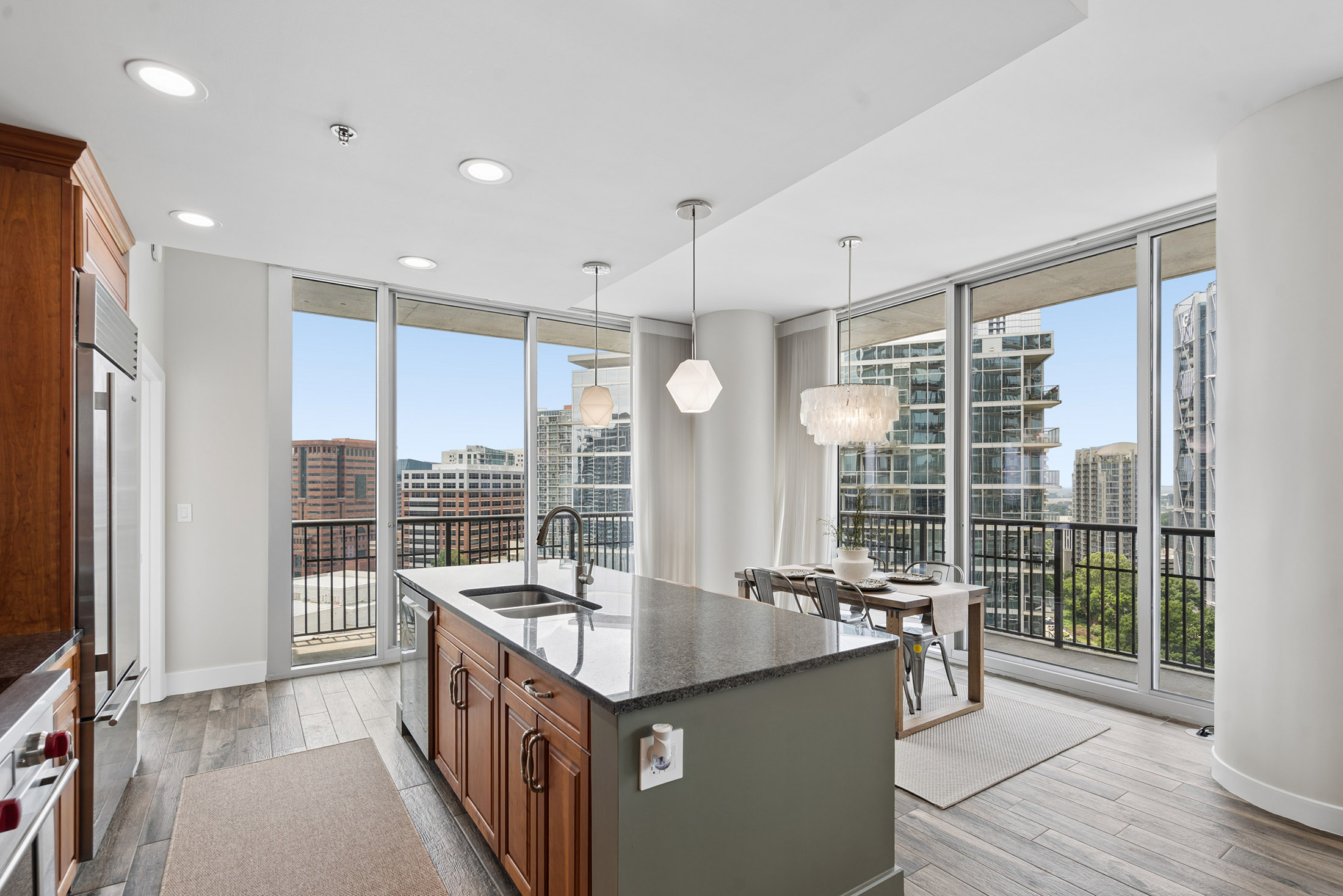  Stunning Southwest Views from Corner Residence at 1010 Midtown - 物件實景