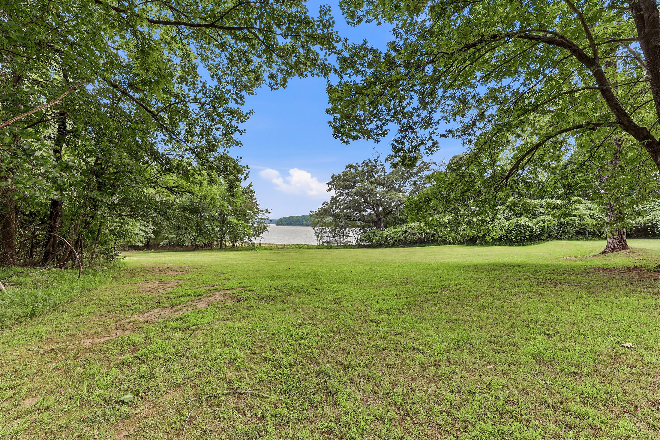  Lakefront Estate with Private Dock, Guest Home and Pool - 物件實景