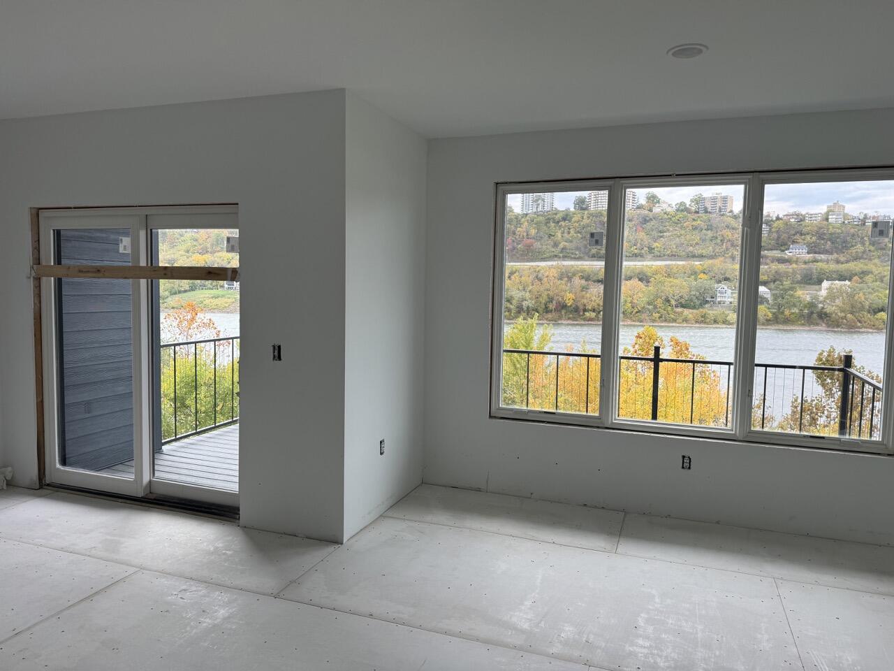 739 Manhattan Boulevard Unit 202, Dayton, Kentucky, 41074, United States, 2 Bedrooms Bedrooms, ,3 BathroomsBathrooms,Residential,For Sale,739 Manhattan Boulevard Unit 202,1264962