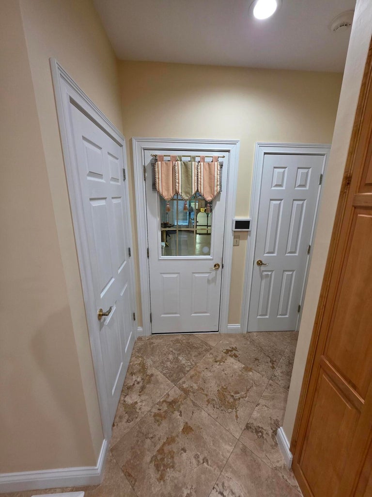 Somerset, Kentucky, 42503, United States, 4 Bedrooms Bedrooms, ,4 BathroomsBathrooms,Residential,For Sale,2048001