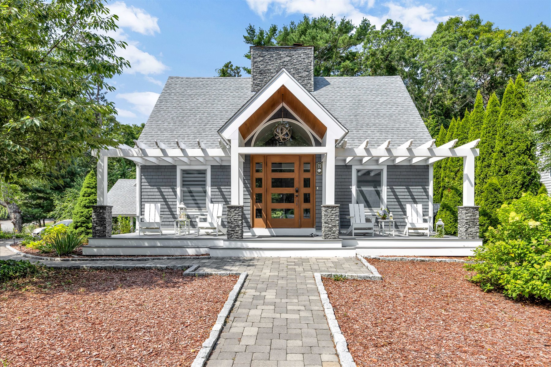  Beautifully Remodeled Cape Style Home - 物件實景
