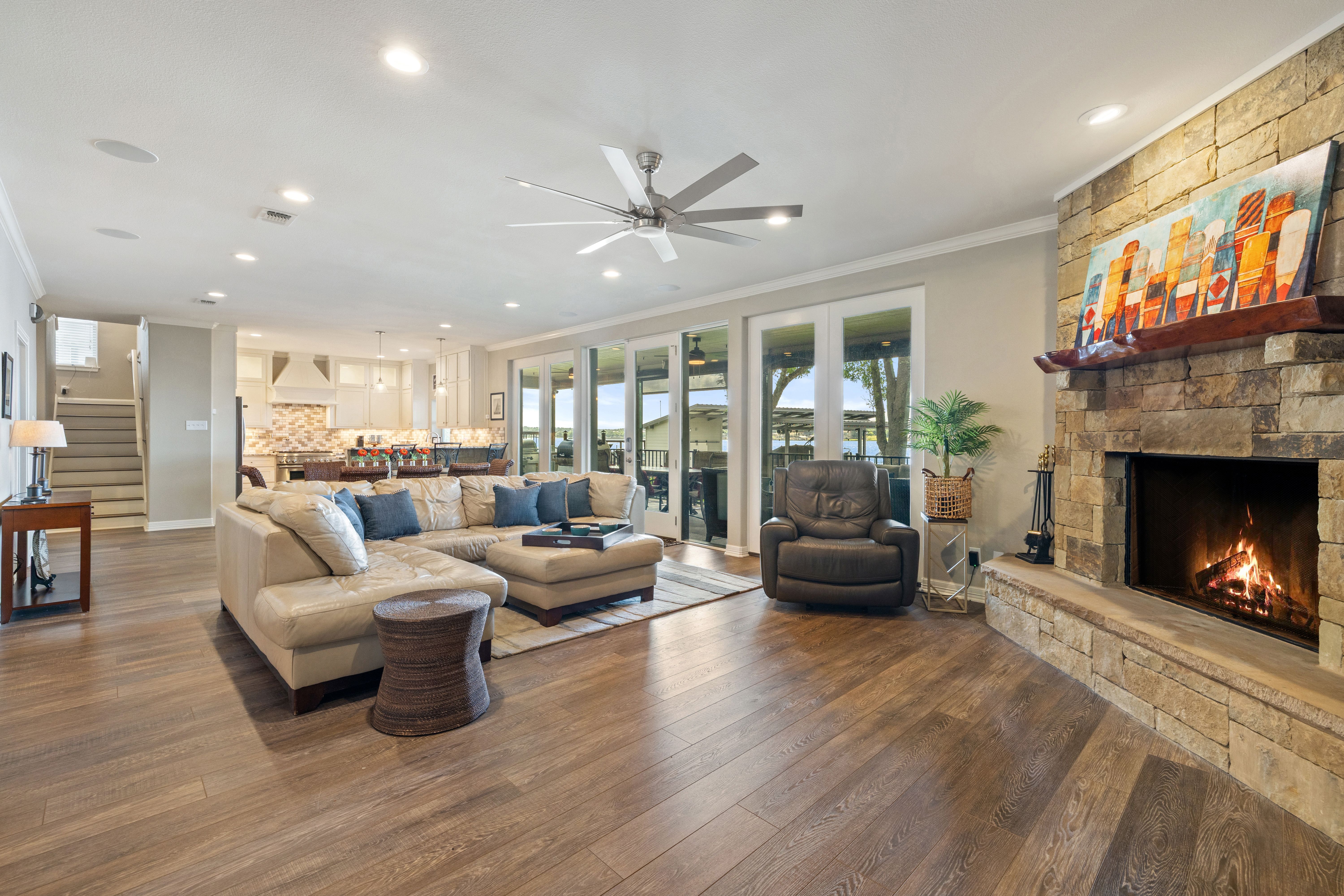  402 S. Shorewood Dr on Lake LBJ - 物件實景