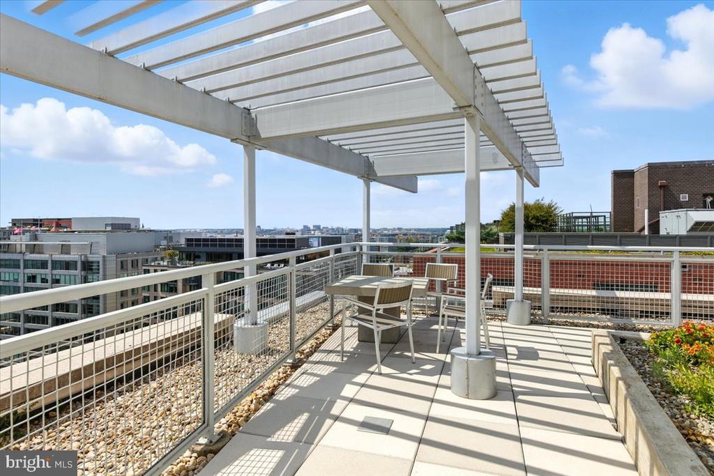 Washington, District of Columbia, 20003, United States, 2 Bedrooms Bedrooms, ,2 BathroomsBathrooms,Residential,For Sale,1974784