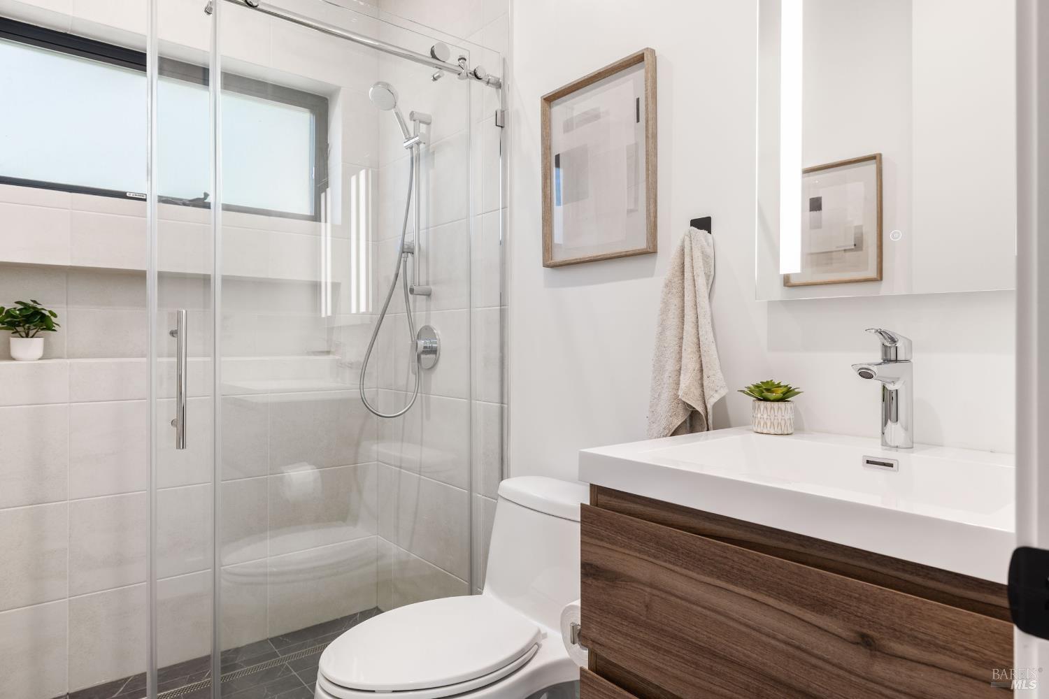 Petaluma, California, 94952, United States, 3 Bedrooms Bedrooms, ,2 BathroomsBathrooms,Residential,For Sale,1977520