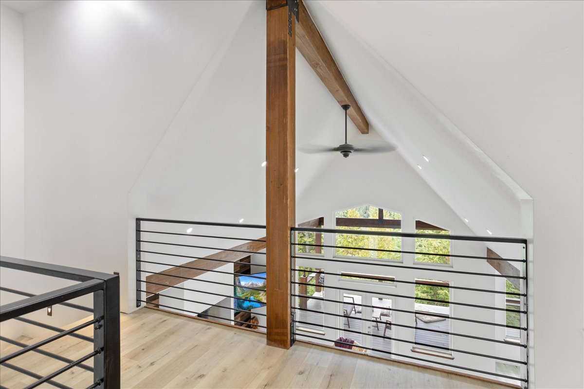 Sagle, Idaho, 83860, United States, 3 Bedrooms Bedrooms, ,4 BathroomsBathrooms,Residential,For Sale,1976949