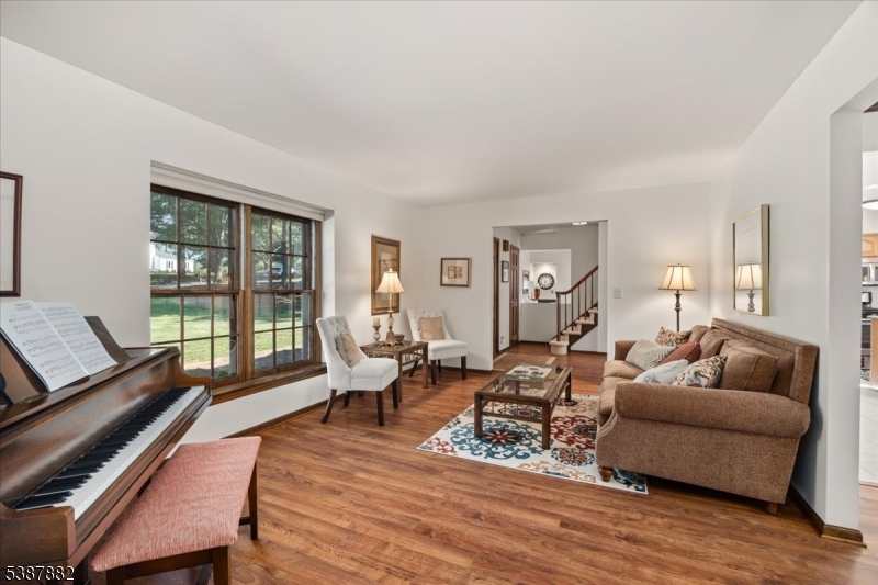 Clinton Twp., New Jersey, 08801, United States, 4 Bedrooms Bedrooms, ,3 BathroomsBathrooms,Residential,For Sale,1988137