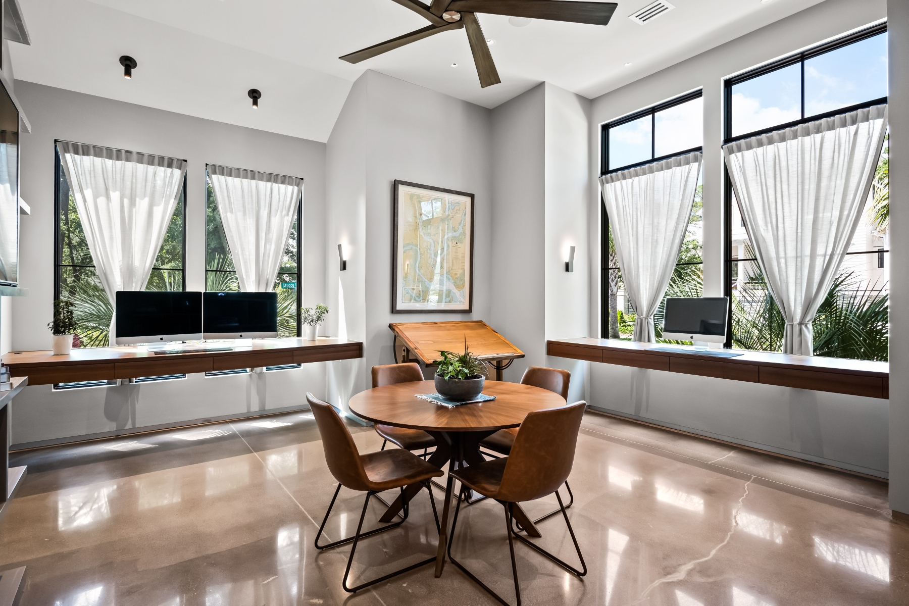  700 Stucco Lane, Mount Pleasant - 物件實景