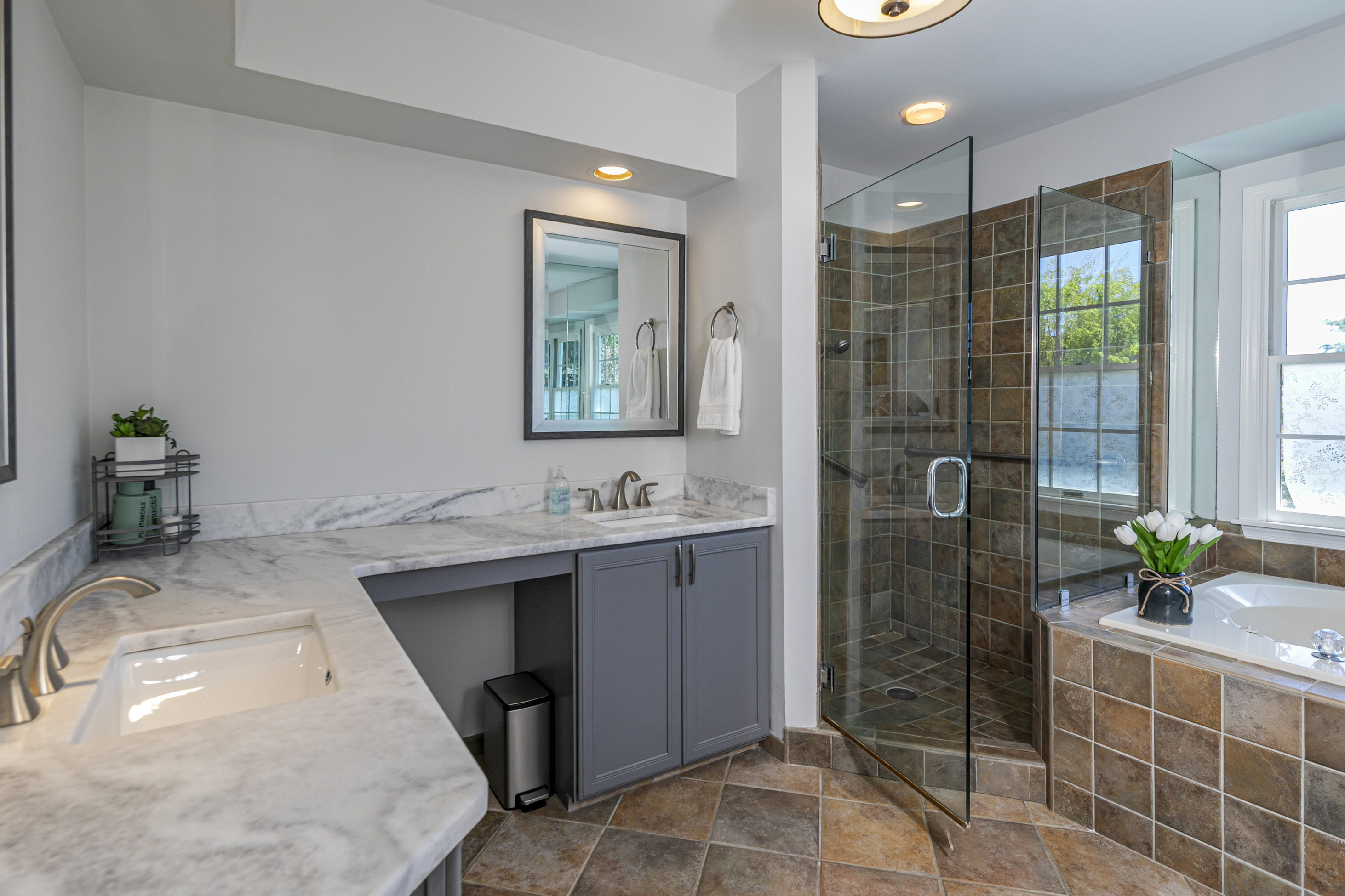  Largest End-Unit in Washington Oaks with Serene Views and Upgrades Galore - 物件實景