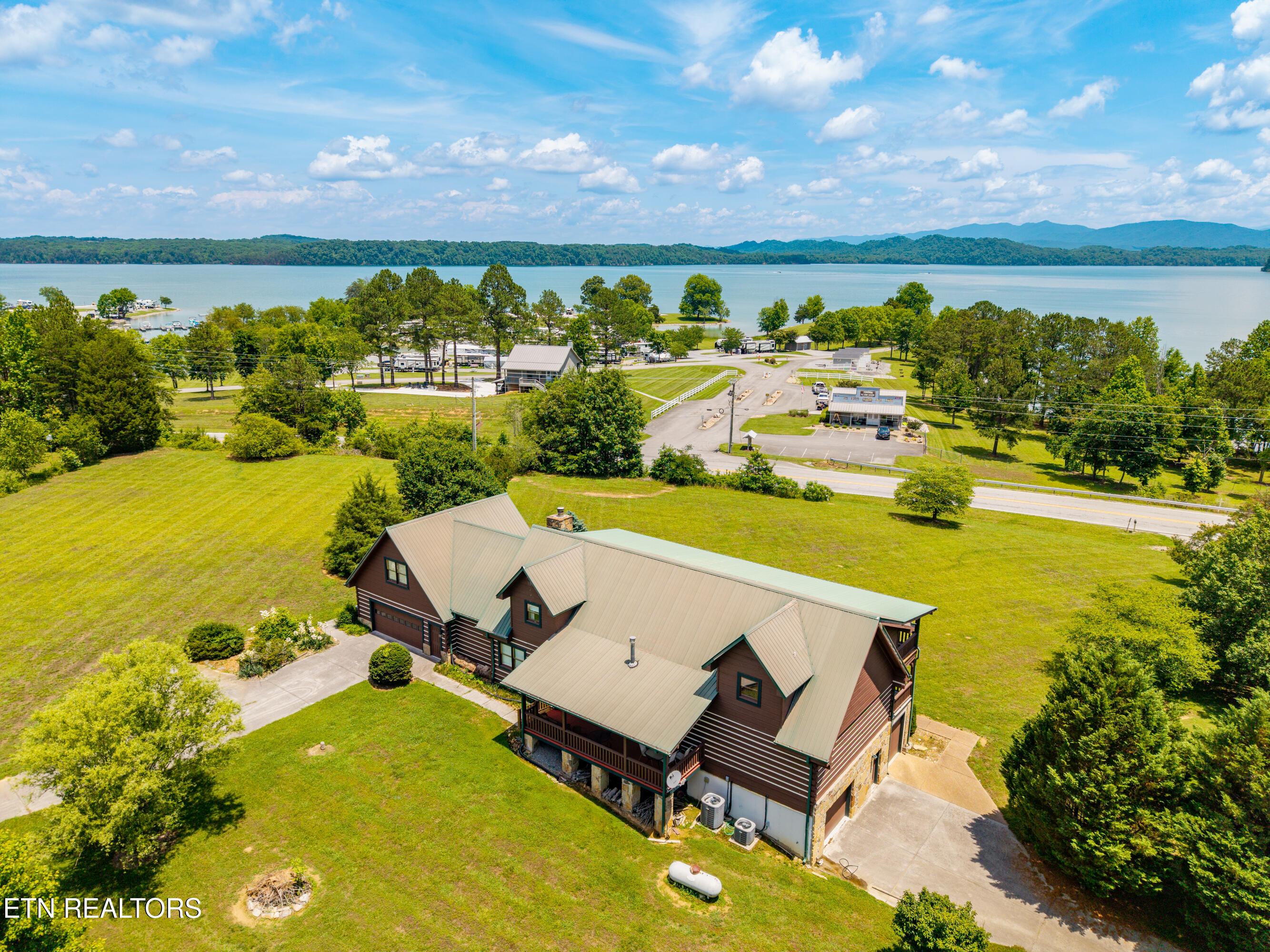Vonore, Tennessee, 37885, United States, 3 Bedrooms Bedrooms, ,4 BathroomsBathrooms,Residential,For Sale,2048933