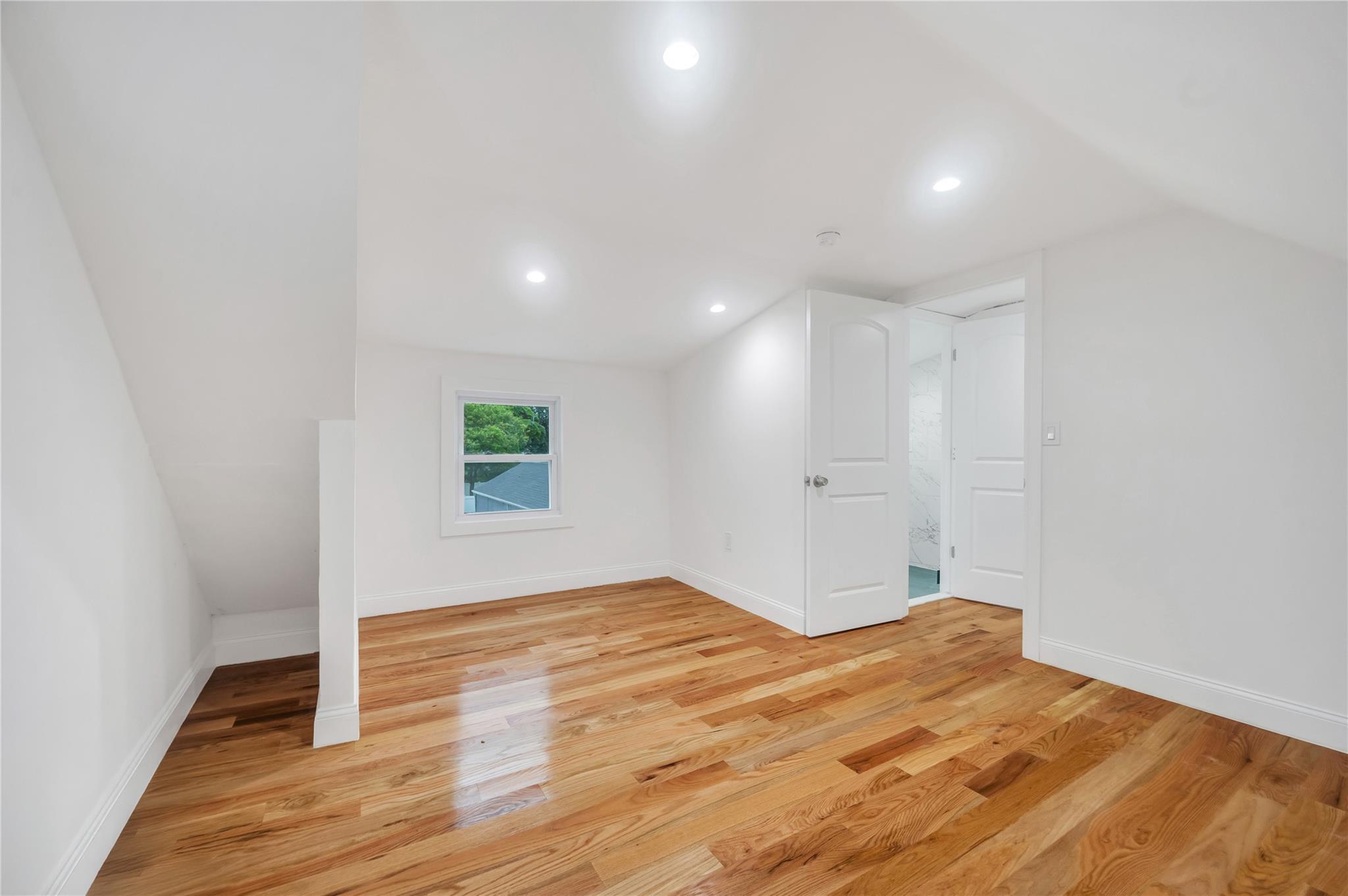 Shirley, New York, 11967, United States, 5 Bedrooms Bedrooms, ,2 BathroomsBathrooms,Residential,For Sale,1965339