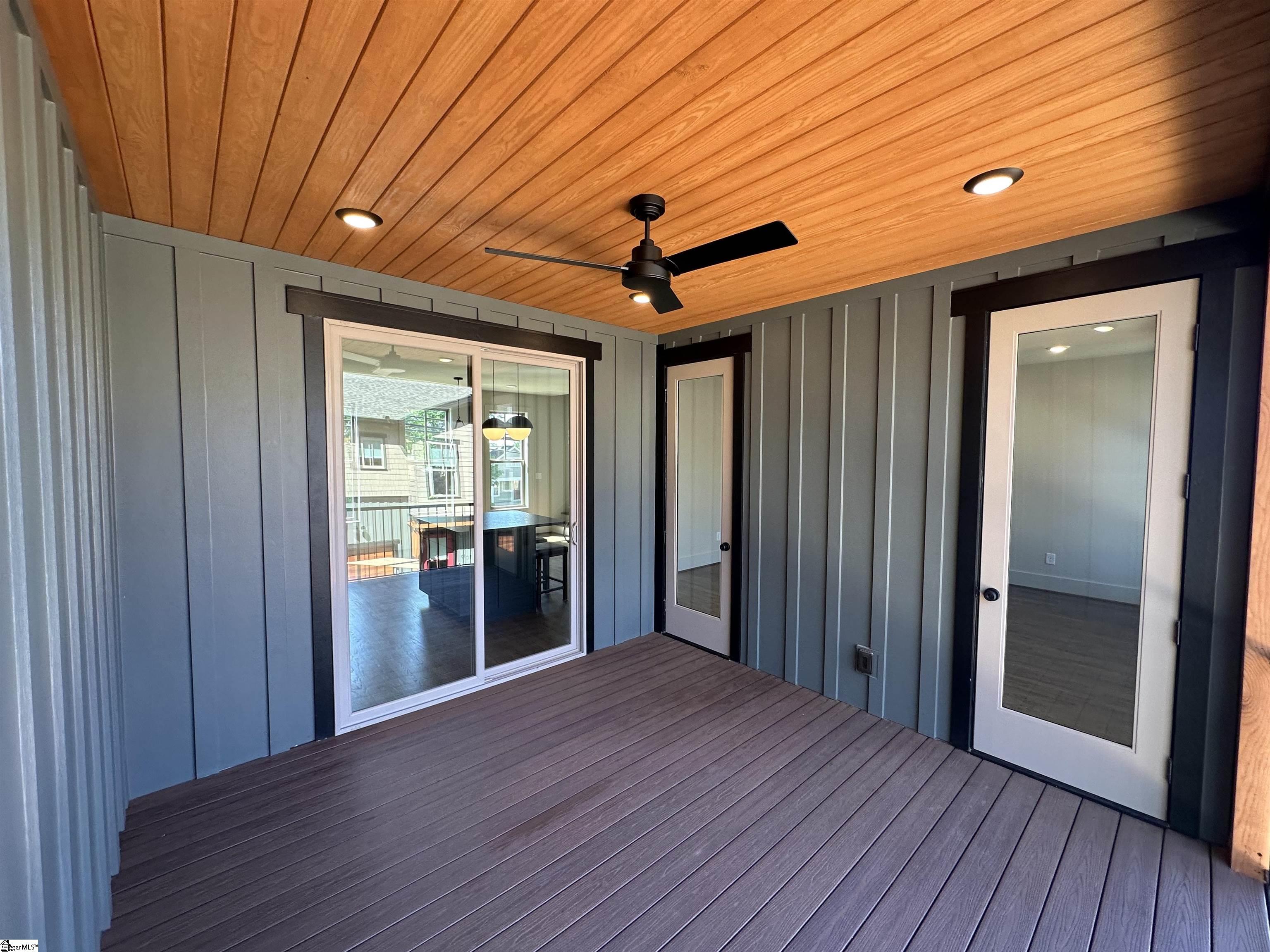 Greenville, South Carolina, 29601, United States, 2 Bedrooms Bedrooms, ,3 BathroomsBathrooms,Residential,For Sale,1818432
