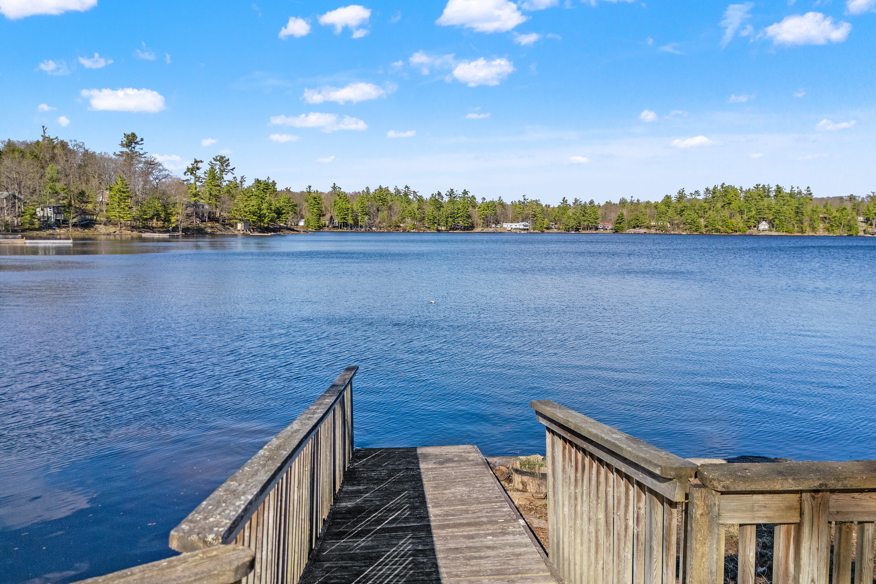  Gibson Lake Family Compound - 物件實景
