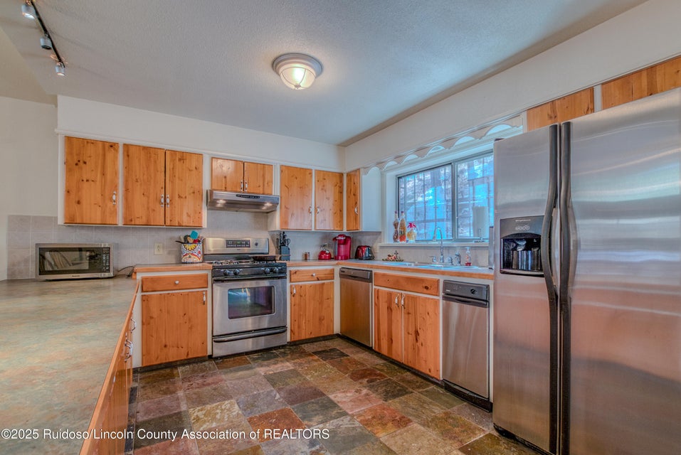 Ruidoso, New Mexico, 88345, United States, 3 Bedrooms Bedrooms, ,3 BathroomsBathrooms,Residential,For Sale,1977803