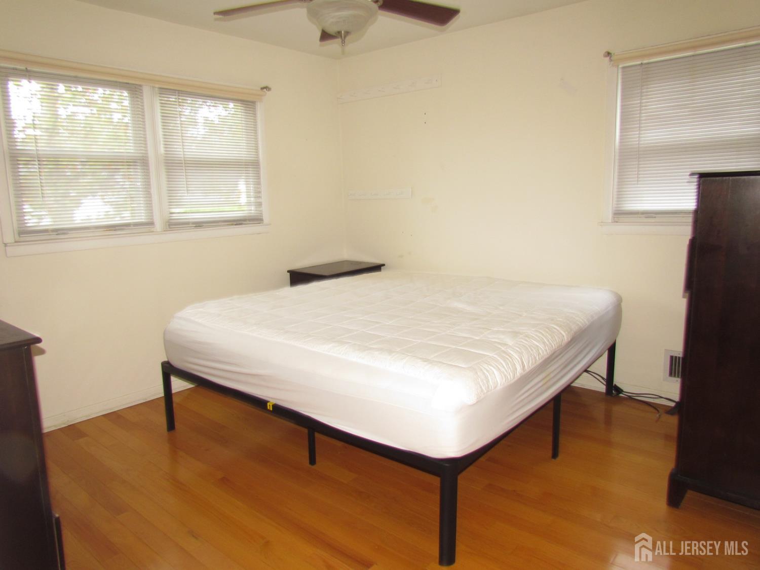 Edison, New Jersey, 08817, United States, 3 Bedrooms Bedrooms, ,2 BathroomsBathrooms,Residential,For Sale,1969215