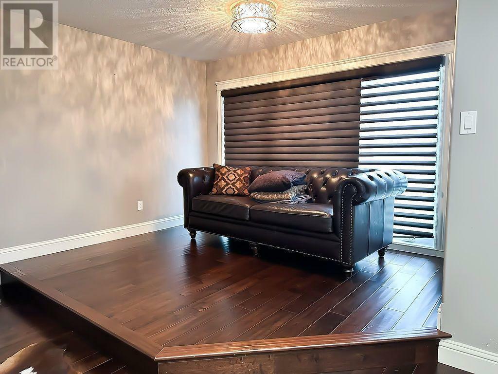 WAINWRIGHT, Alberta, T9W 0A6, CA, 4 Bedrooms Bedrooms, ,5 BathroomsBathrooms,Residential,For Sale,1838525
