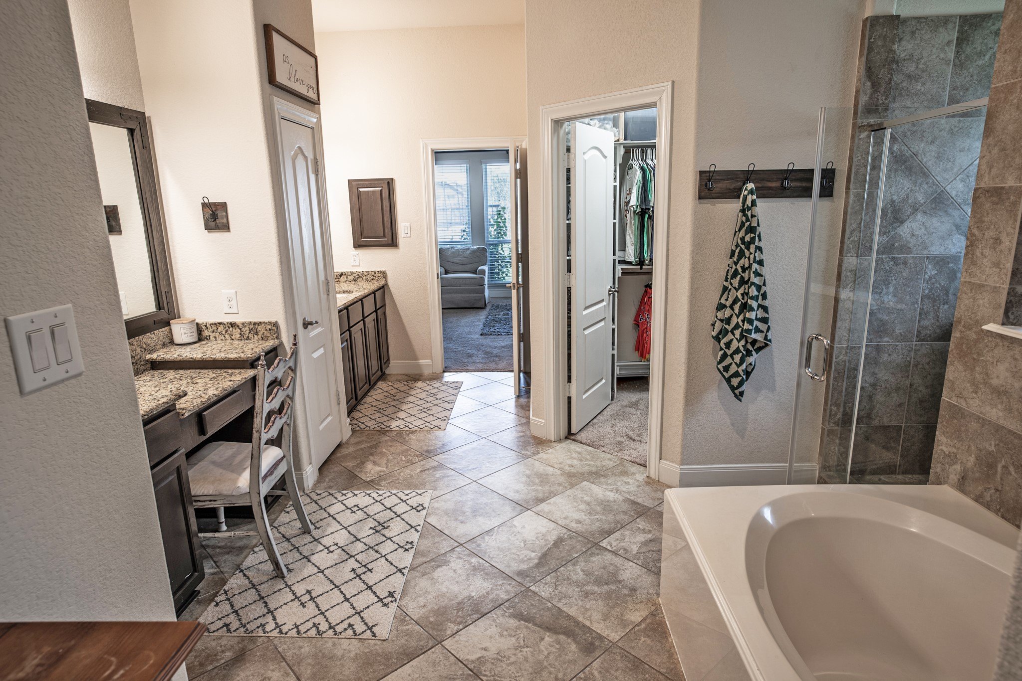 Angleton, Texas, 77515, United States, 4 Bedrooms Bedrooms, ,2 BathroomsBathrooms,Residential,For Sale,2049018
