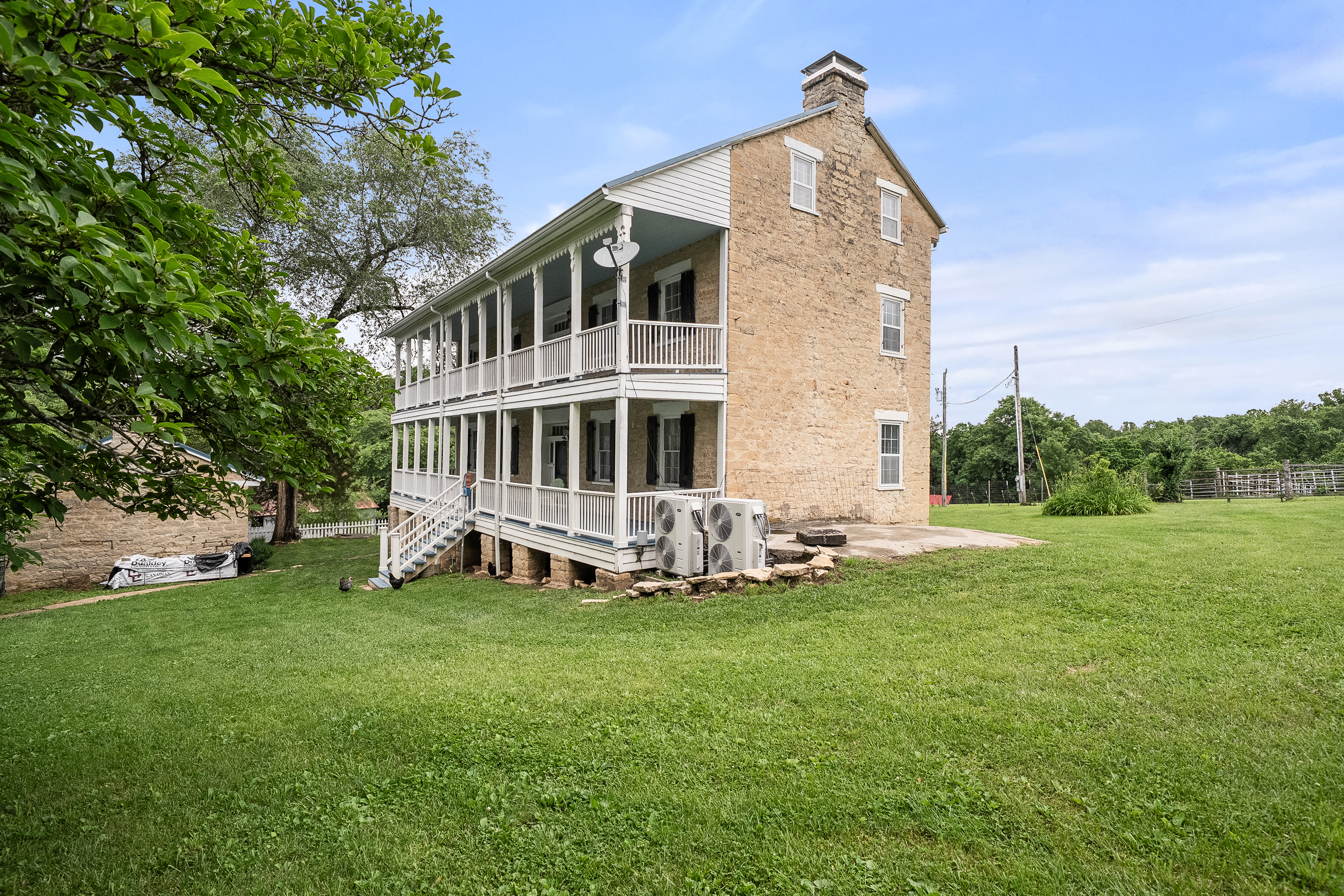  Built In 1851, 4-Story Limestone Federal-Style Home On Over 17 Acres - 物件實景