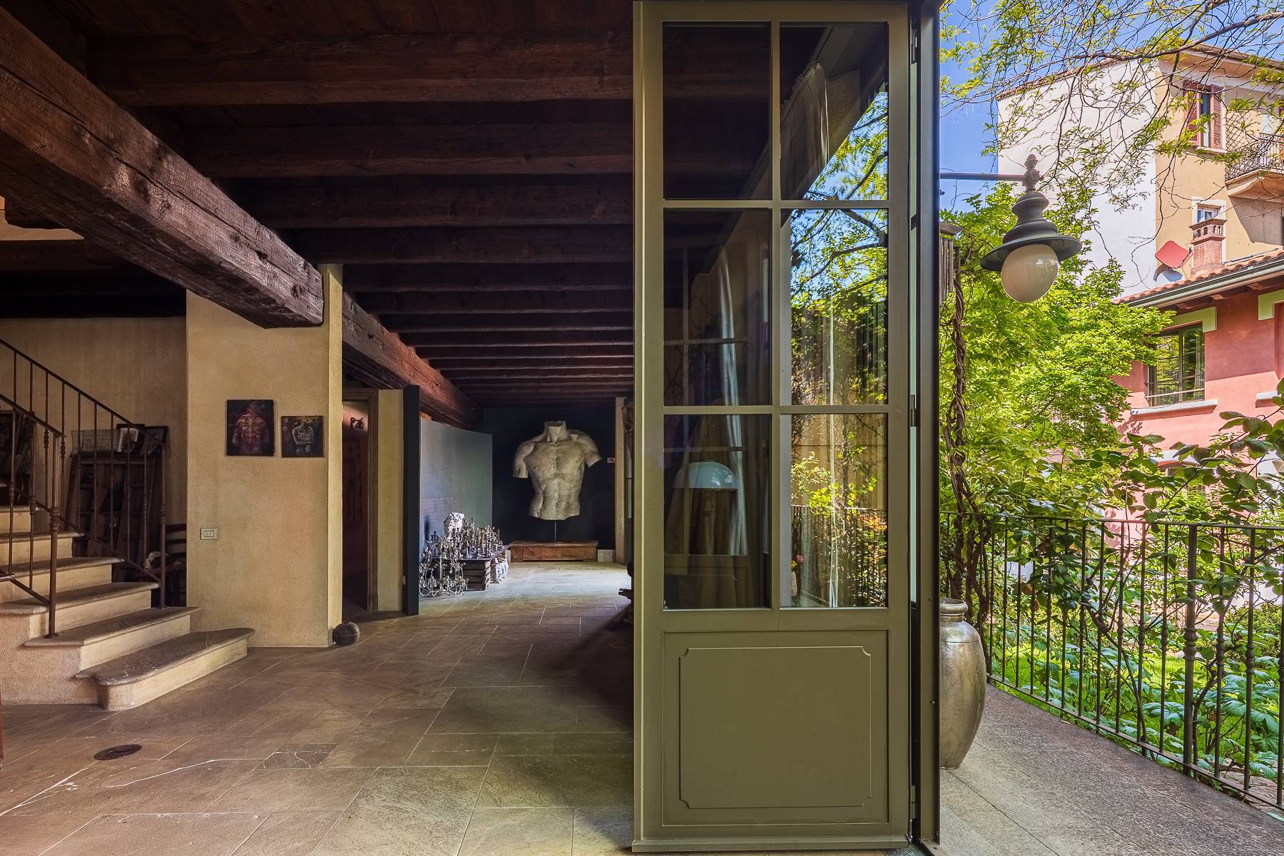  A refined residence in a private setting - 物件實景