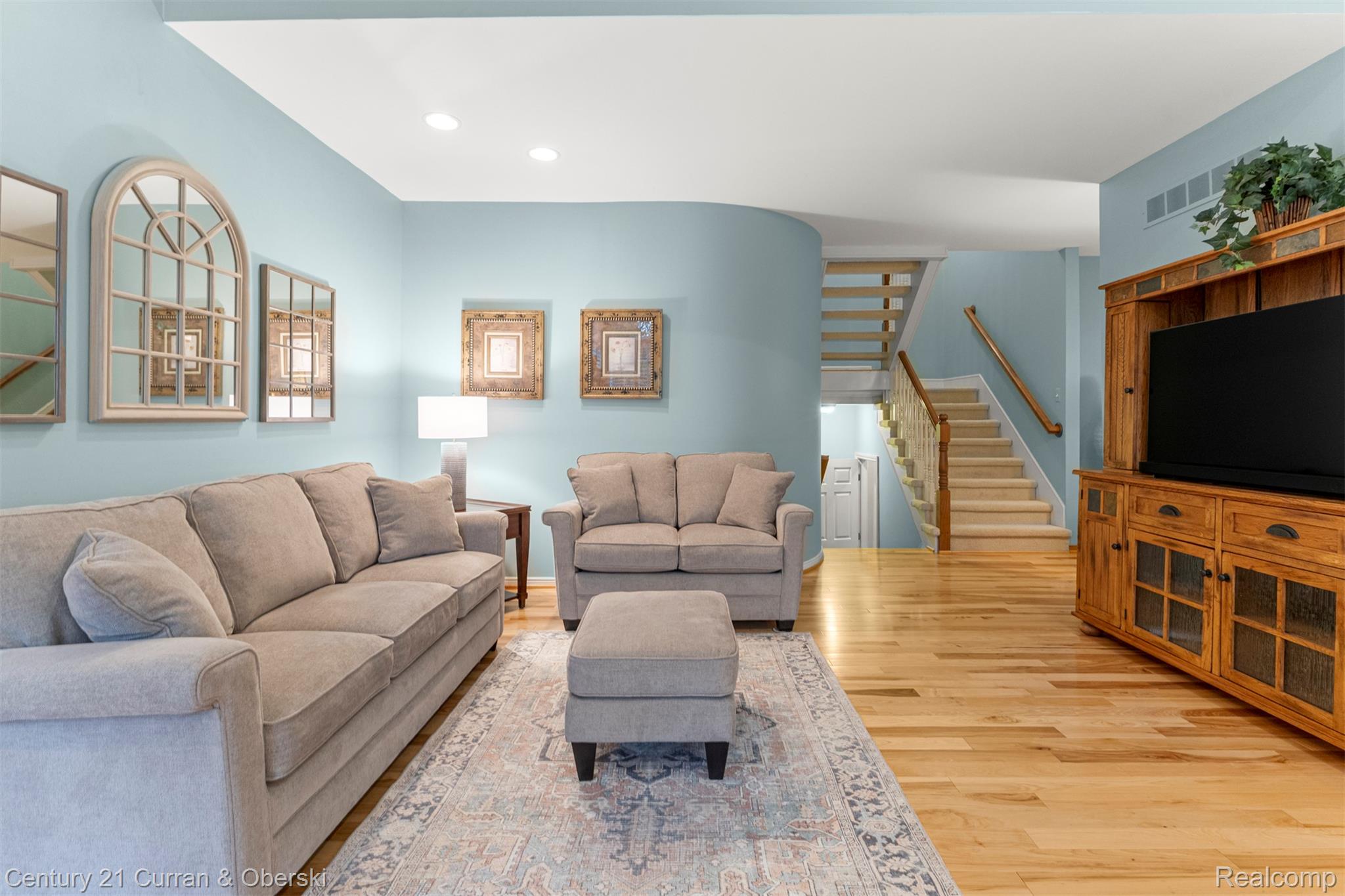 Shelby Charter Township, Michigan, 48316, United States, 2 Bedrooms Bedrooms, ,4 BathroomsBathrooms,Residential,For Sale,1977088