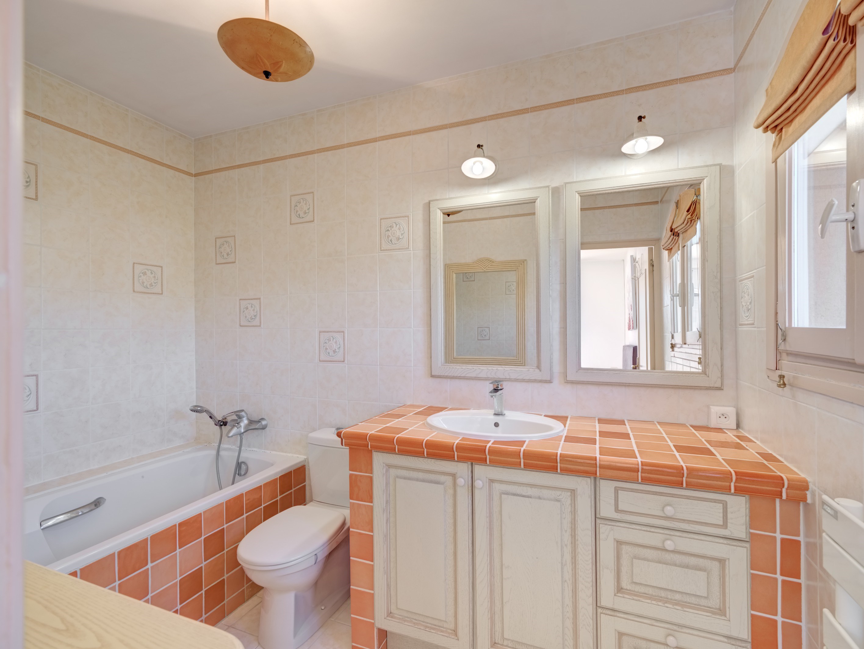  Sea-view Provençal villa: 1,500 m² plot with pool, in a residential area close … - 物件實景