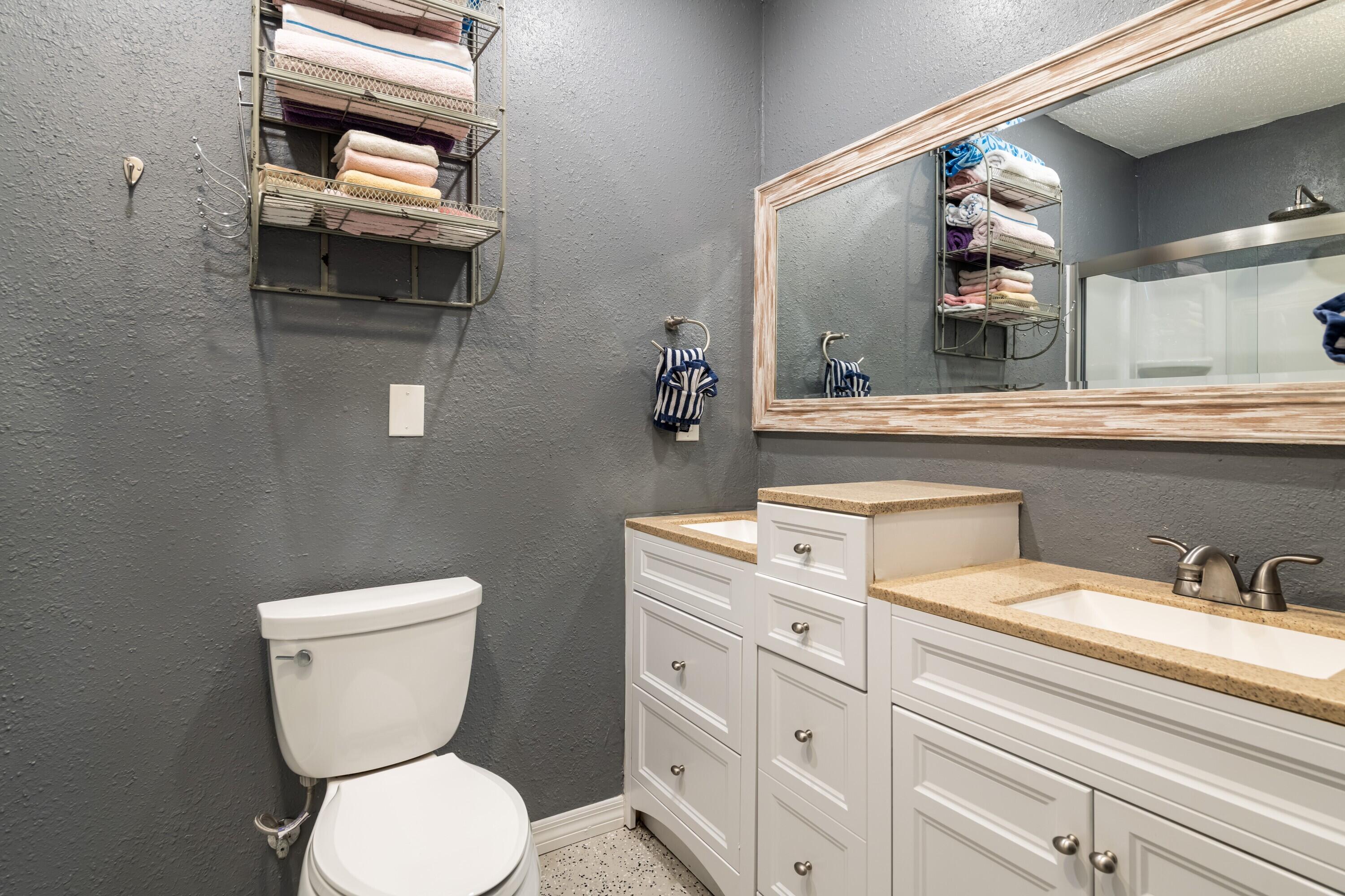 MARATHON, Florida, 33050, United States, 3 Bedrooms Bedrooms, ,2 BathroomsBathrooms,Residential,For Sale,1896234