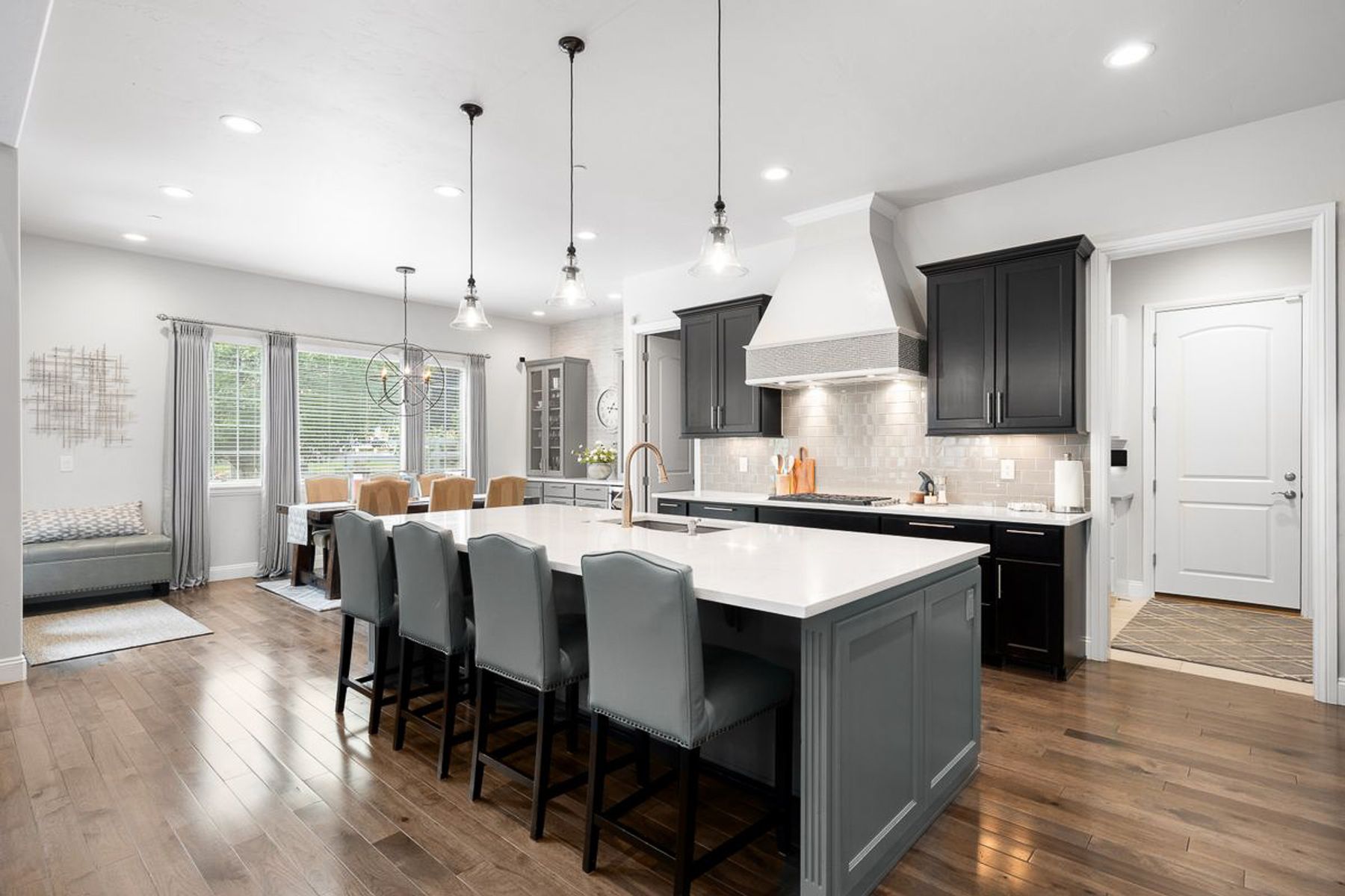  Beautifully upgraded home blends luxury, comfort, and functionality. - 物件實景