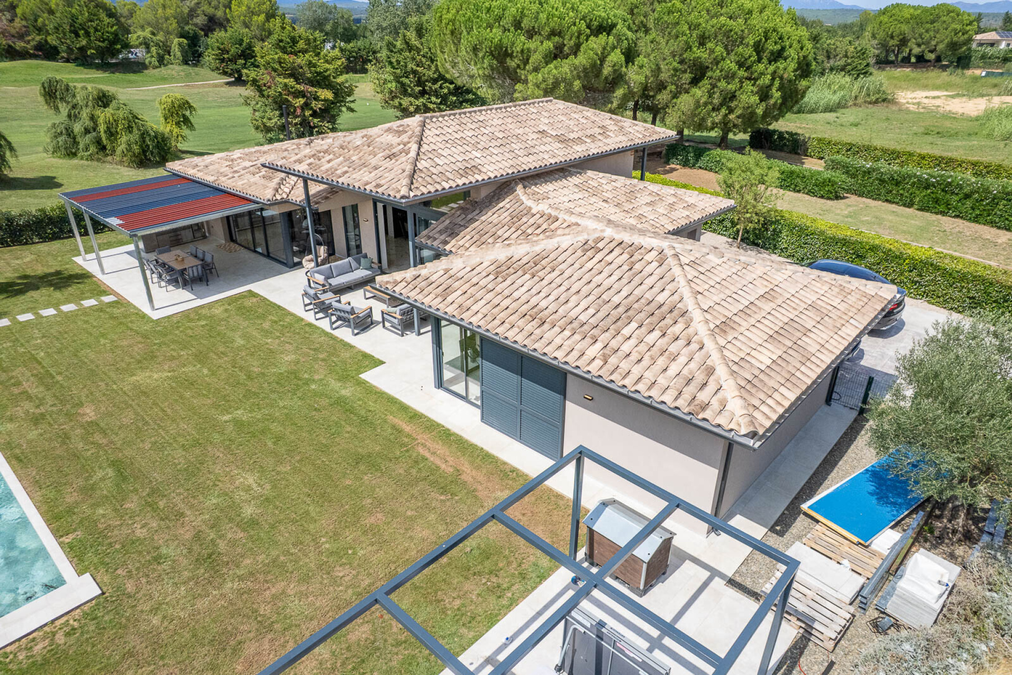  One-story Contemporary Villa in Golf Torremirona - 物件實景