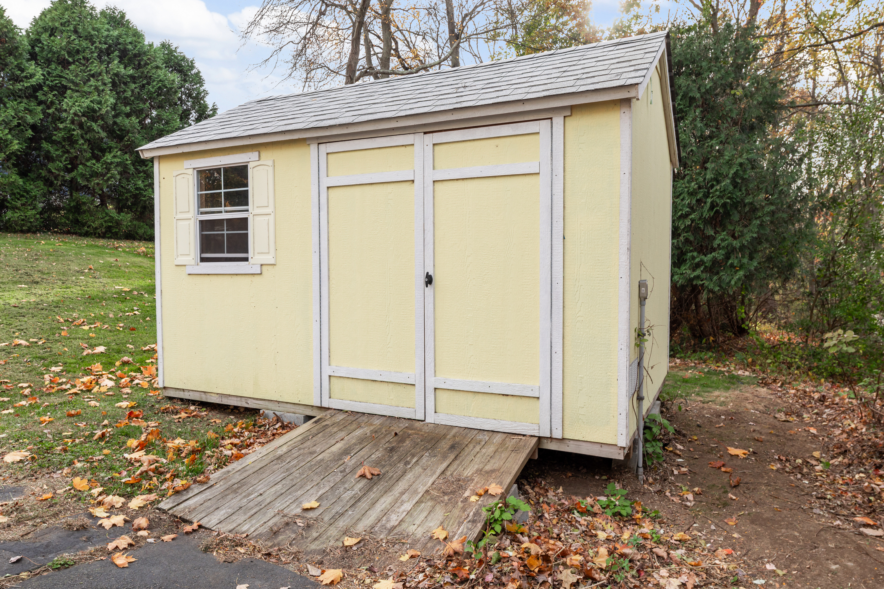 Milford, Connecticut, 06460, United States, 3 Bedrooms Bedrooms, ,3 BathroomsBathrooms,Residential,For Sale,1991692