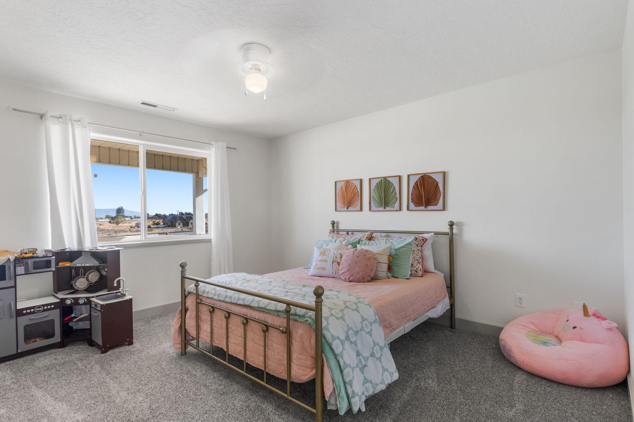 Parowan, Utah, 84761, United States, 6 Bedrooms Bedrooms, ,5 BathroomsBathrooms,Residential,For Sale,1995430