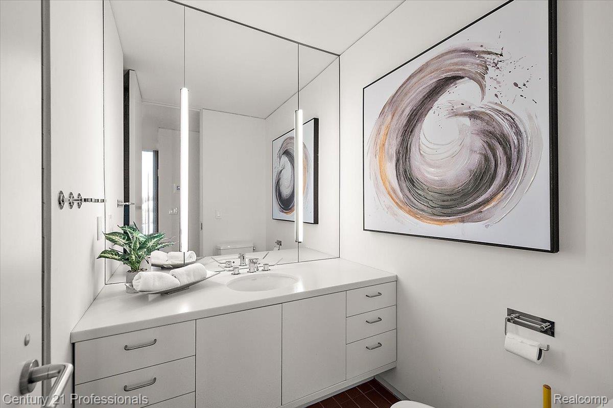 BloomfieldHills, Michigan, 48301, United States, 4 Bedrooms Bedrooms, ,5 BathroomsBathrooms,Residential,For Sale,1996516