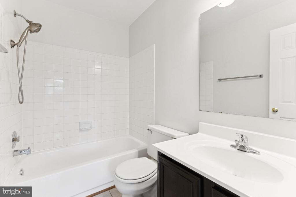 Centreville, Virginia, 20120, United States, 4 Bedrooms Bedrooms, ,4 BathroomsBathrooms,Residential,For Sale,1944825