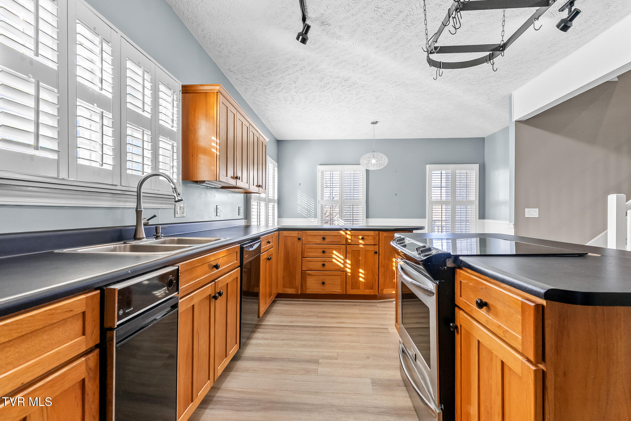 Wytheville, Virginia, 24382, United States, 4 Bedrooms Bedrooms, ,3 BathroomsBathrooms,Residential,For Sale,2005491