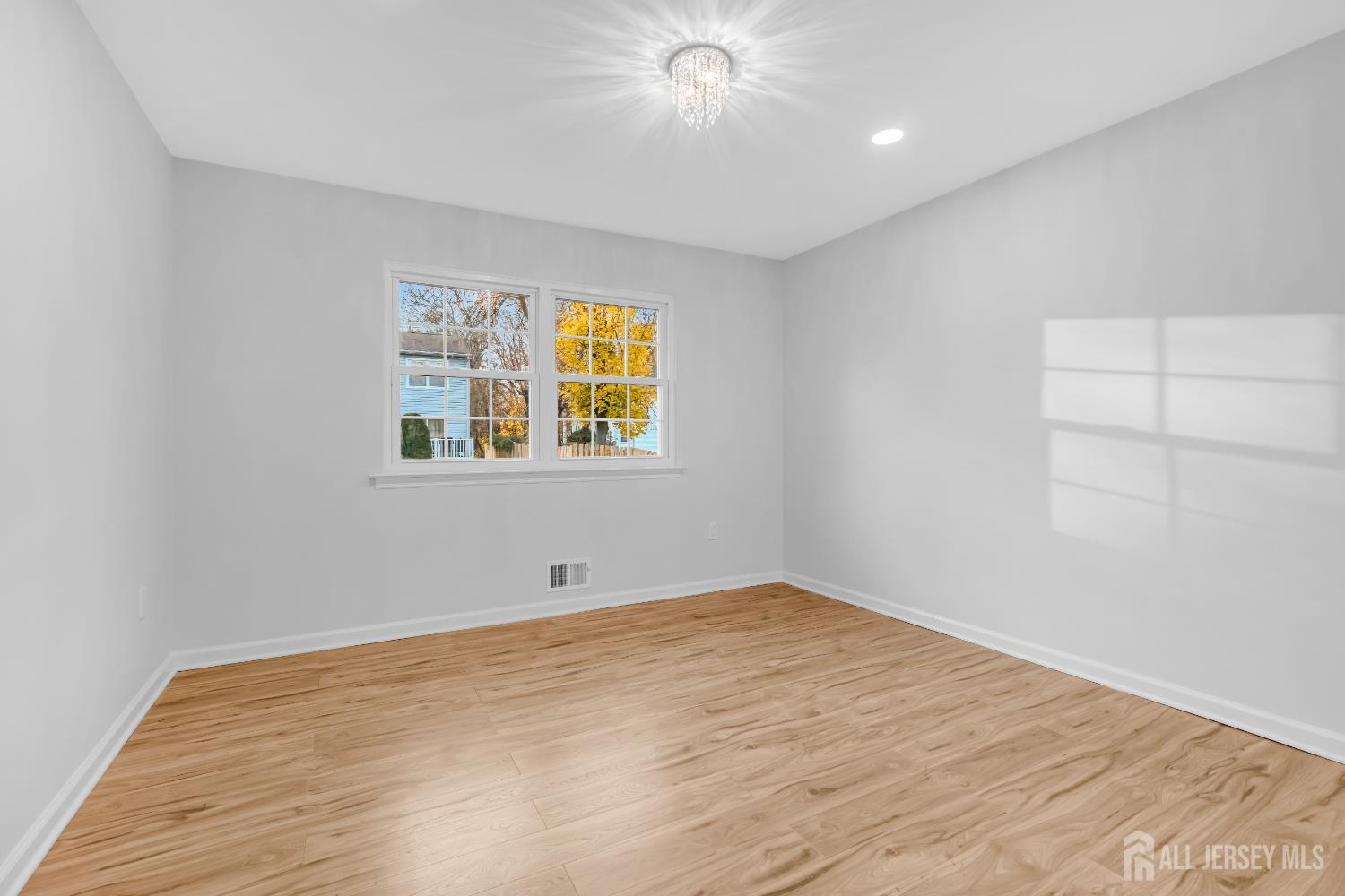 East Brunswick, New Jersey, 08816, United States, 3 Bedrooms Bedrooms, ,3 BathroomsBathrooms,Residential,For Sale,2001983