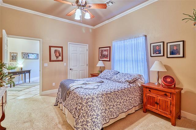 Eufaula, Oklahoma, 74432, United States, 3 Bedrooms Bedrooms, ,4 BathroomsBathrooms,Residential,For Sale,1976546